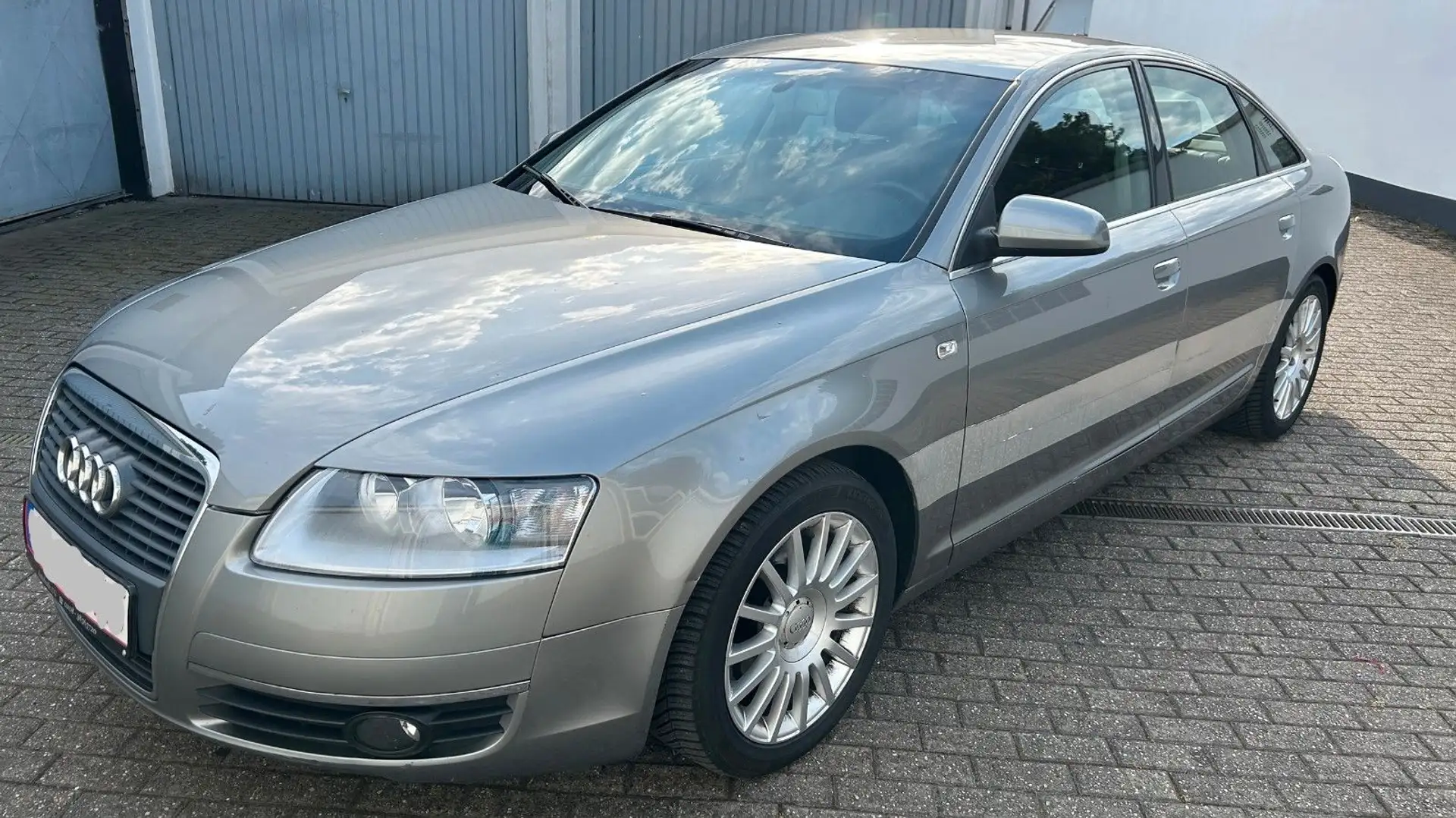Audi A6 Lim. 2.4 S-Line Paket Gris - 1