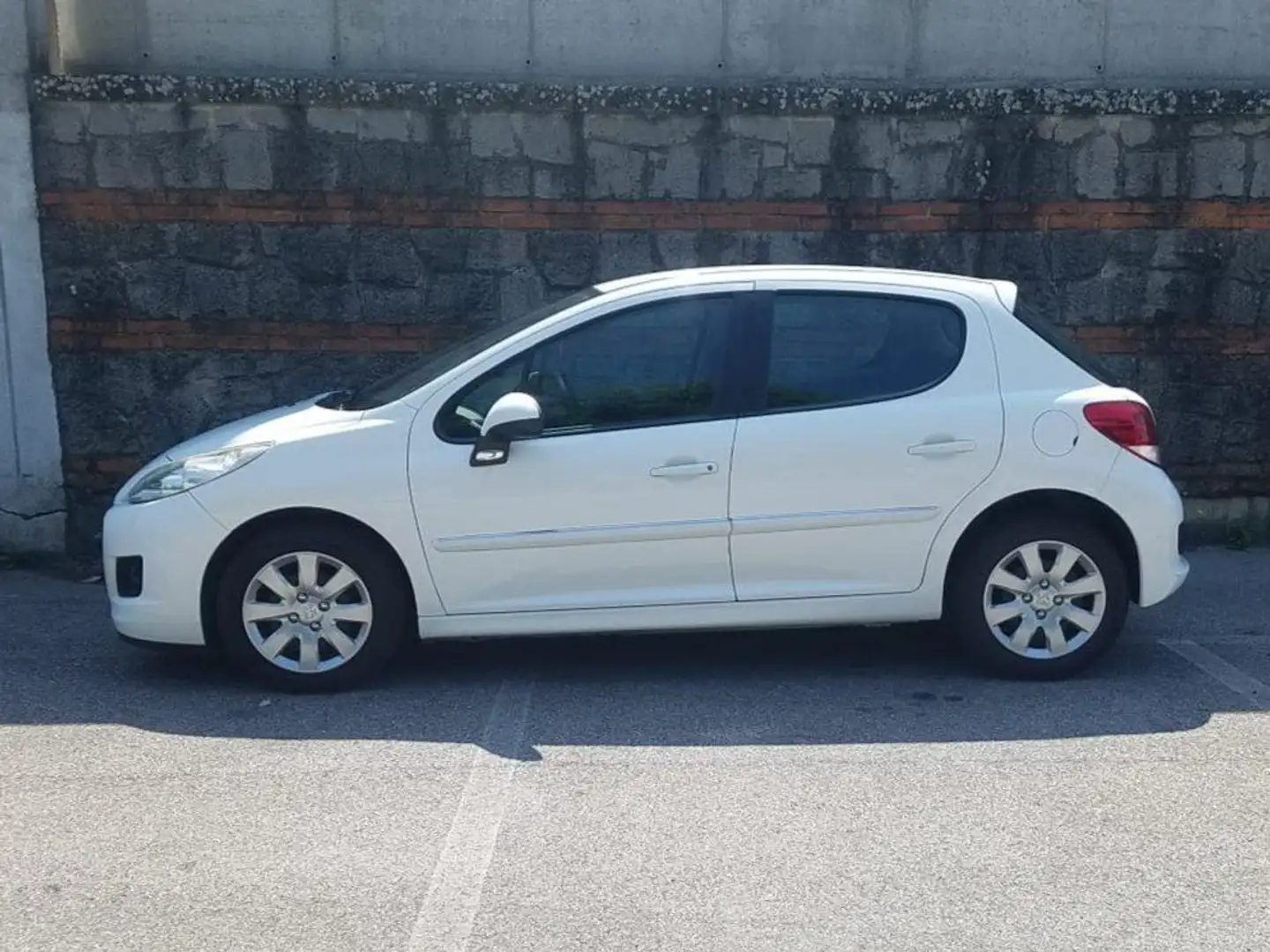 Peugeot 207 207 5p 1.4 hdi 8v Plus 70cv Bianco - 2