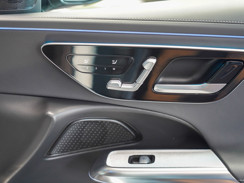 Mercedes-Benz E 300 E 300 de T AMG DIGITAL LIGHT Panorama Airmatic — photo 12