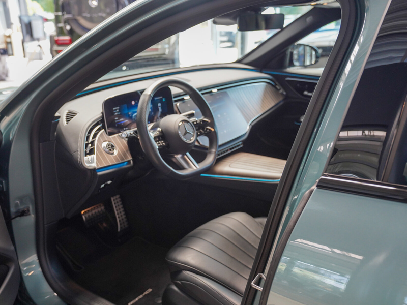 Mercedes-Benz E 300 E 300 de T AMG DIGITAL LIGHT Panorama Airmatic — photo 15