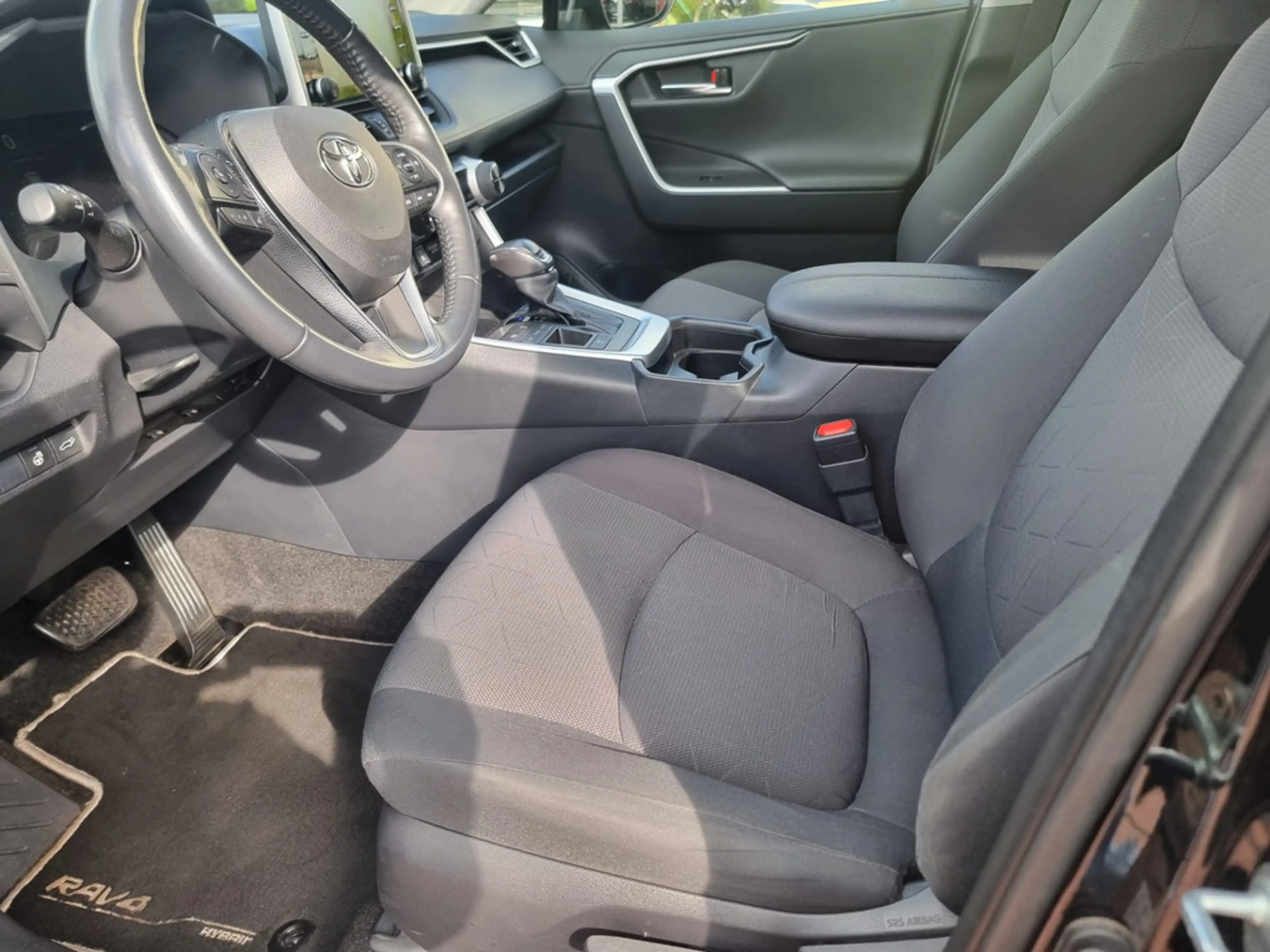 Toyota RAV 4 — photo 13