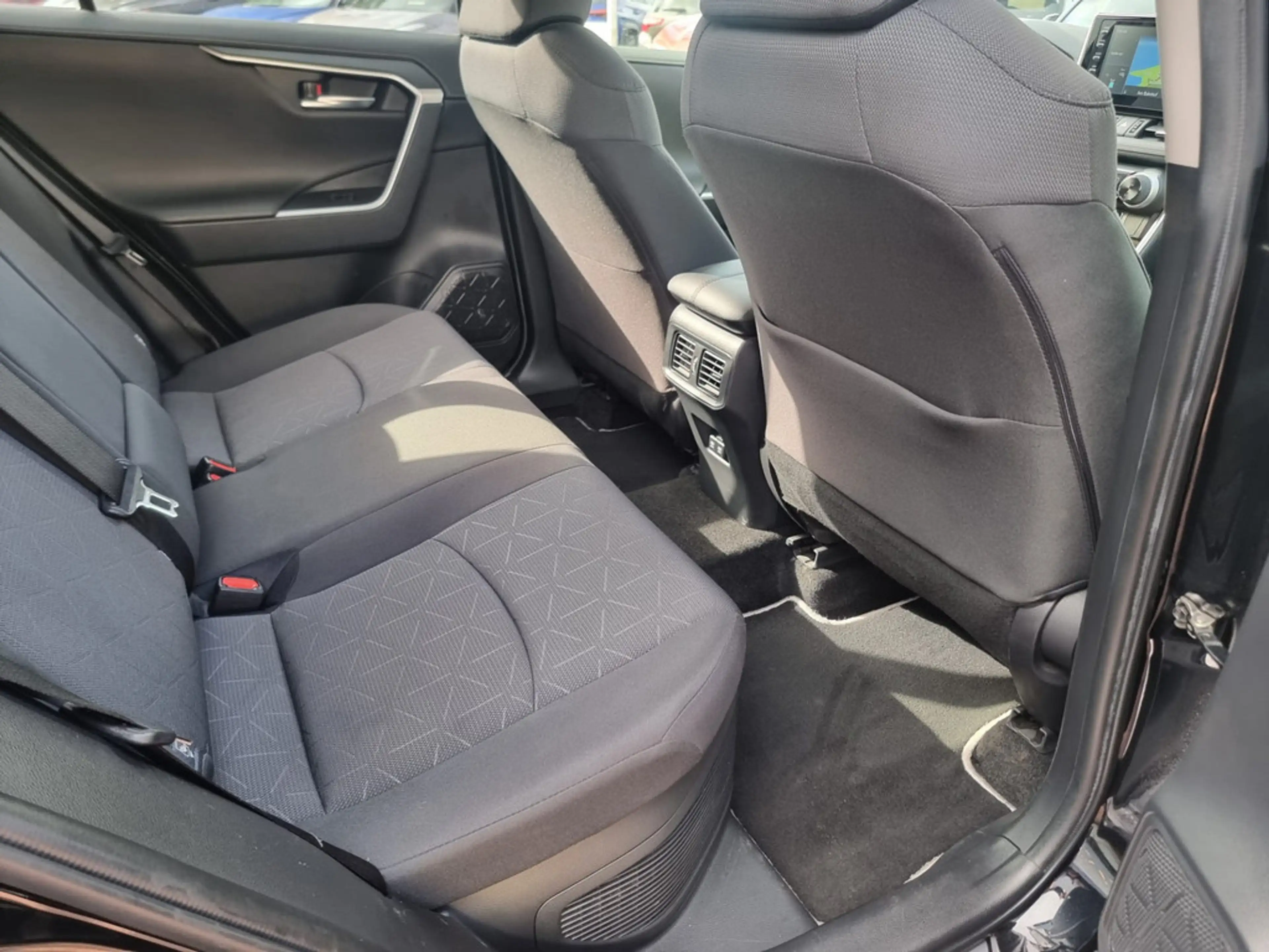 Toyota RAV 4 — photo 8