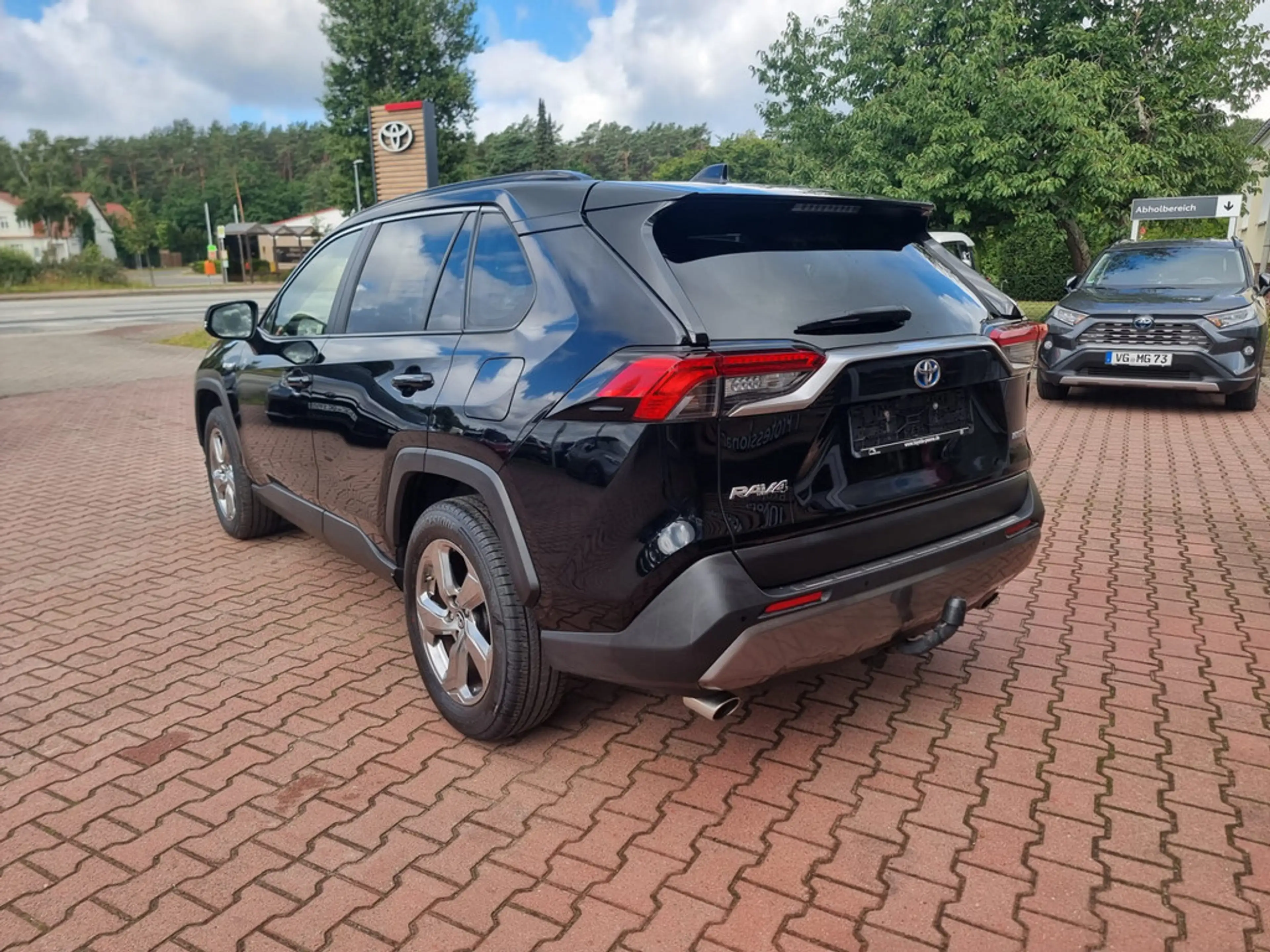Toyota RAV 4 — photo 3