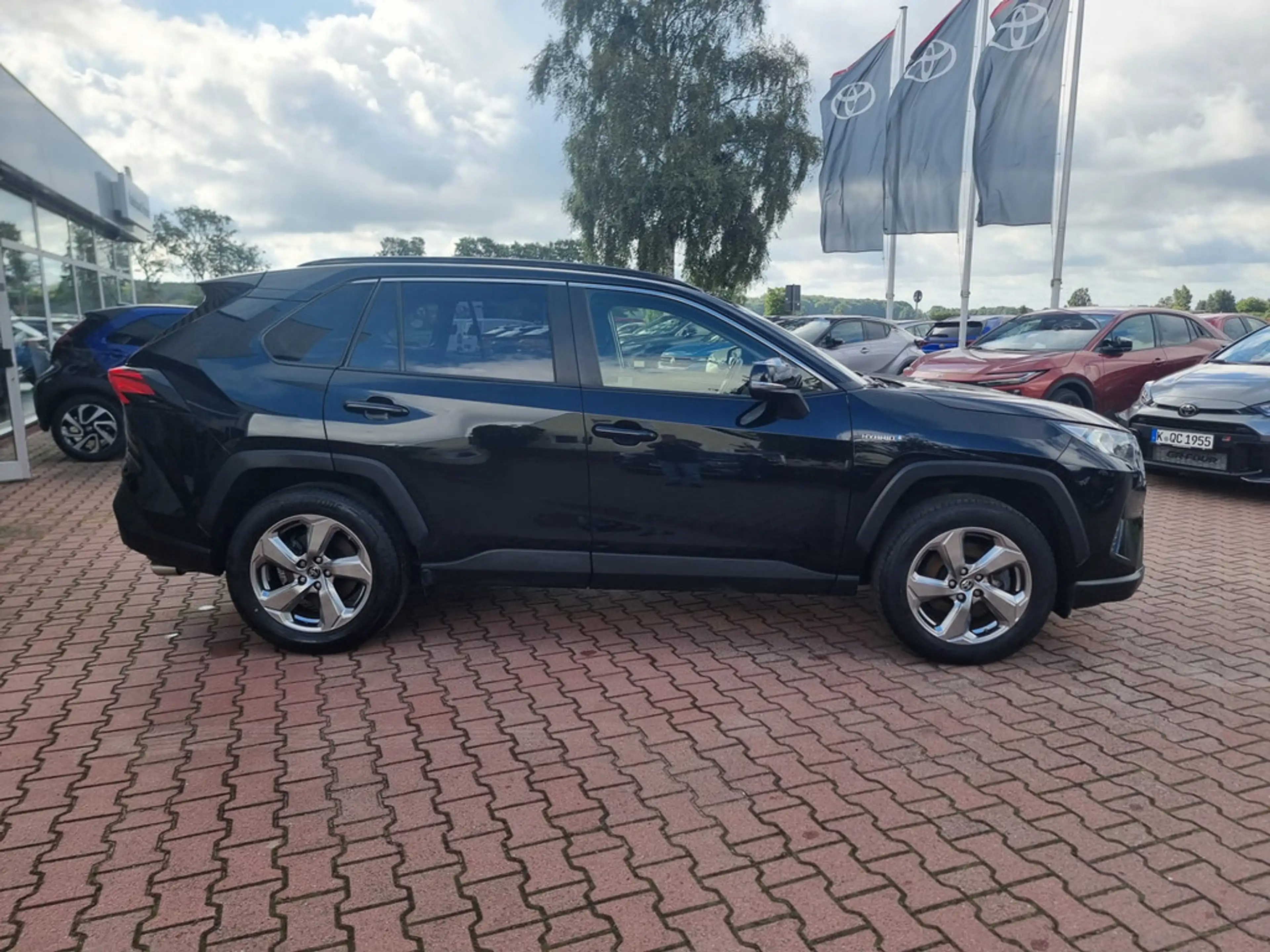 Toyota RAV 4 — photo 22