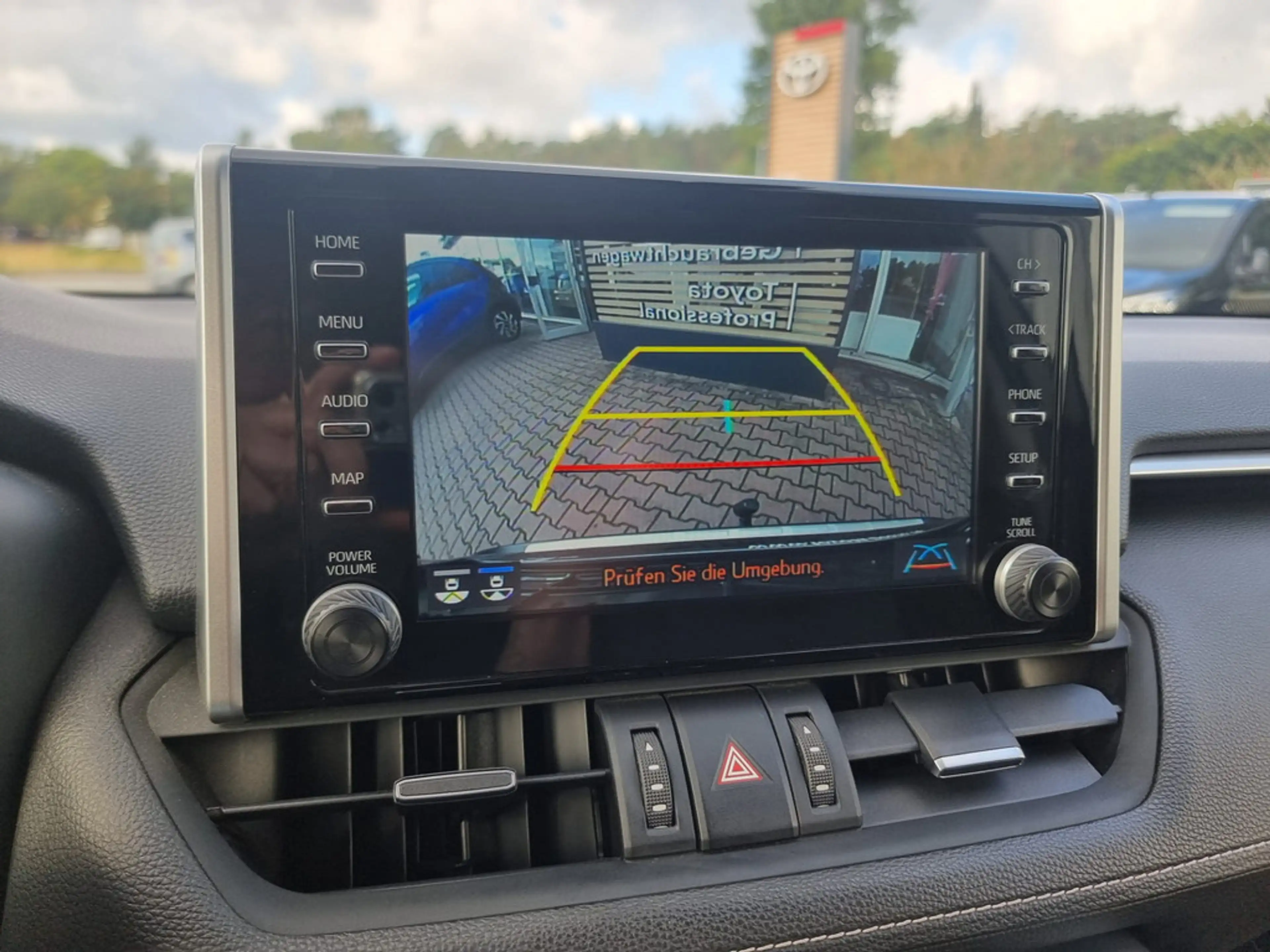 Toyota RAV 4 — photo 17