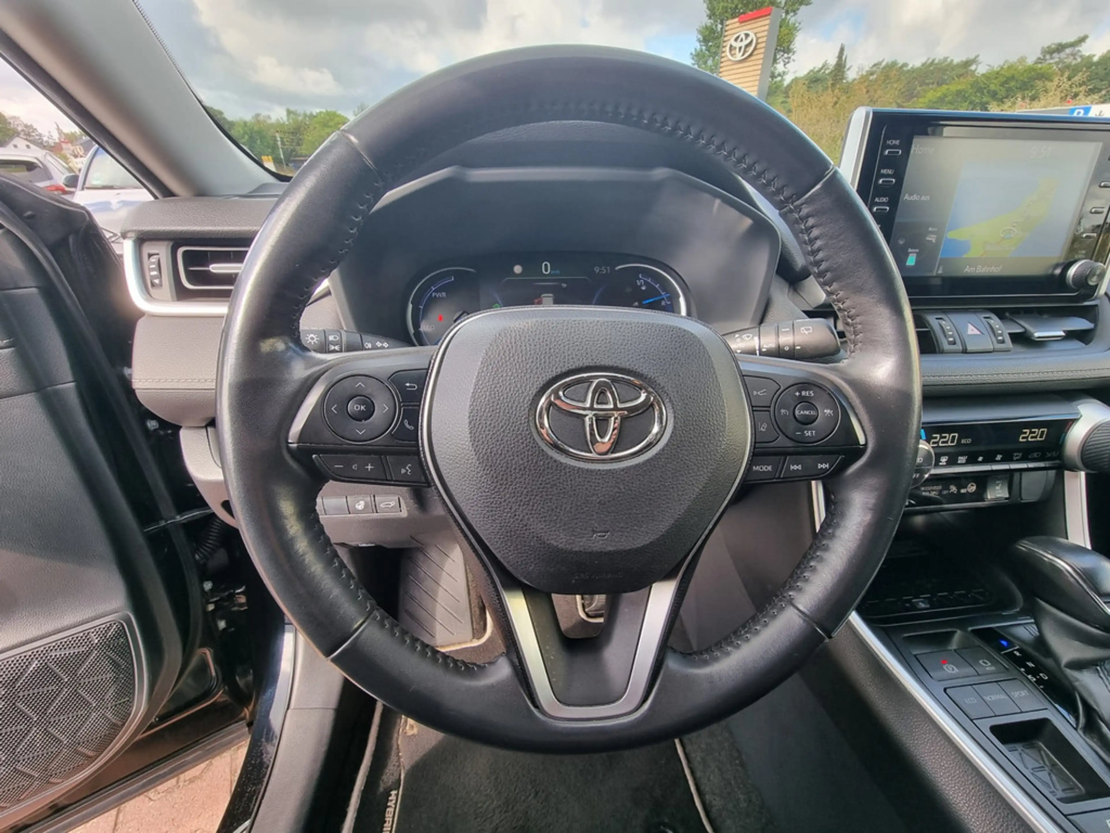 Toyota RAV 4 — photo 14