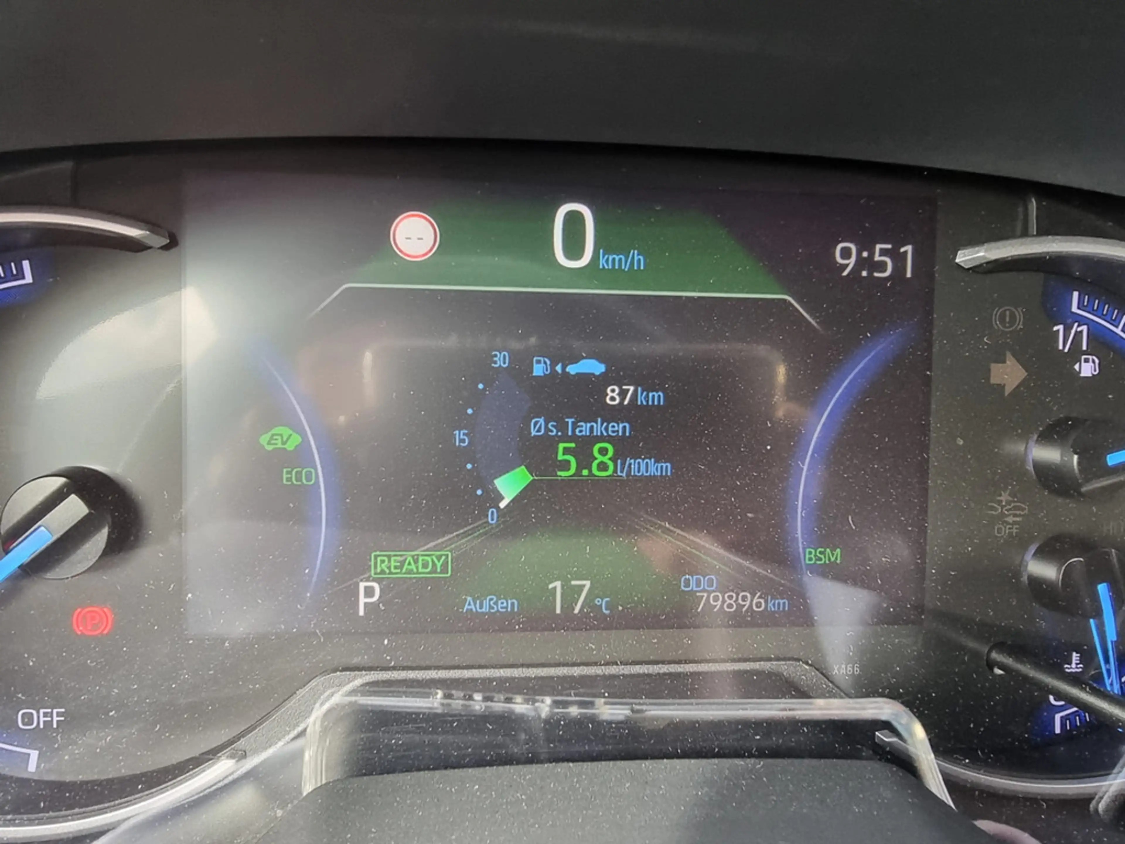 Toyota RAV 4 — photo 15