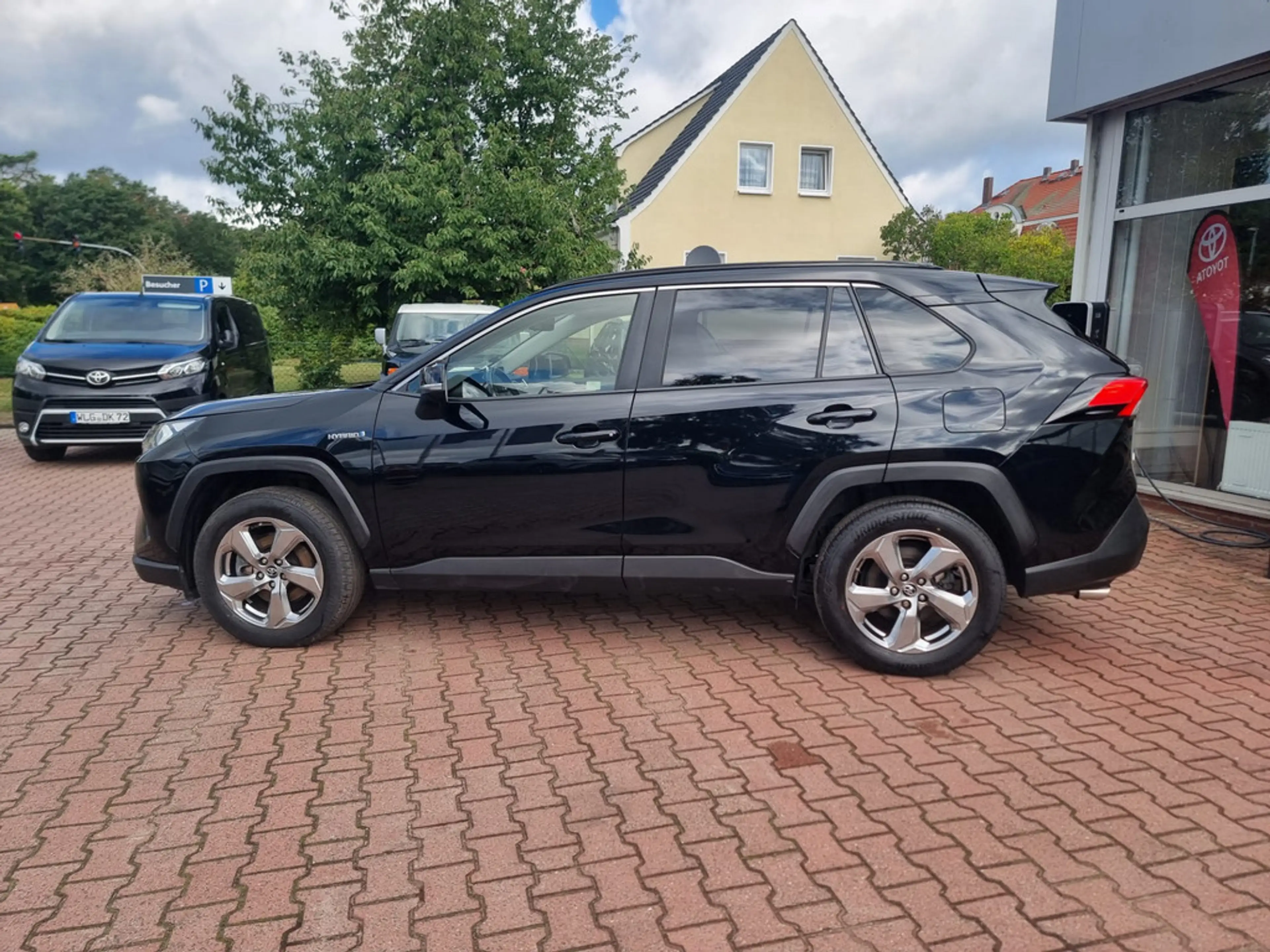 Toyota RAV 4 — photo 2