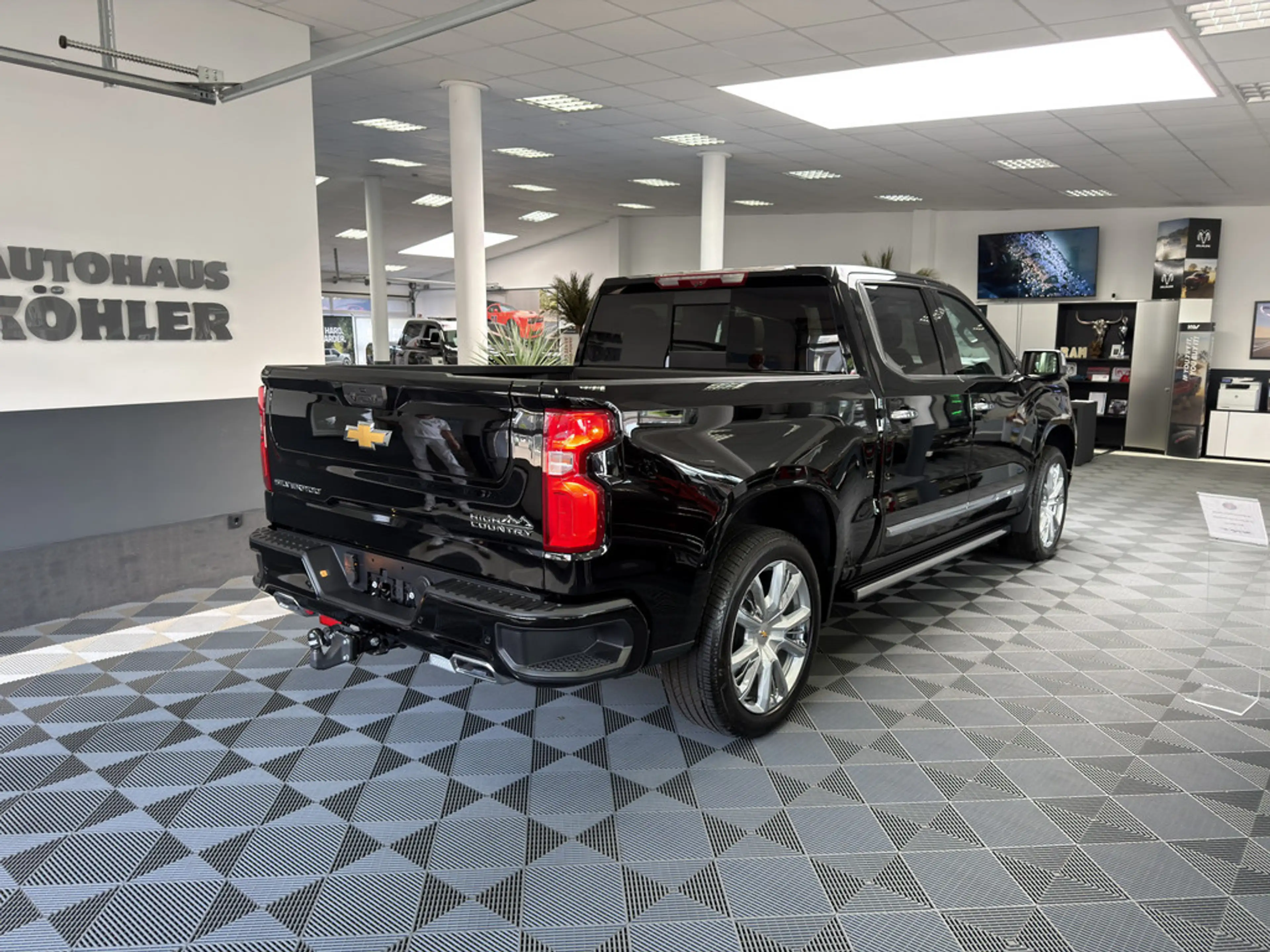 Chevrolet Silverado High Country MY 25 6.2l V8 — photo 9