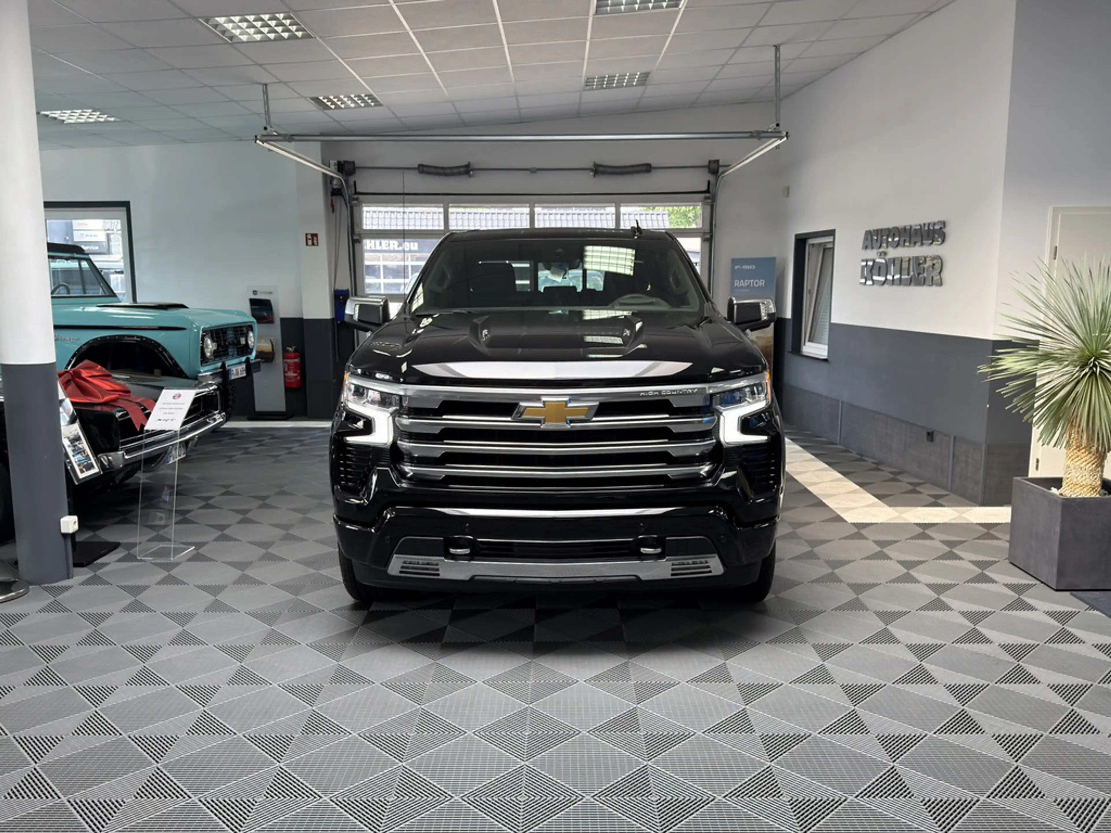 Chevrolet Silverado High Country MY 25 6.2l V8 — photo 5