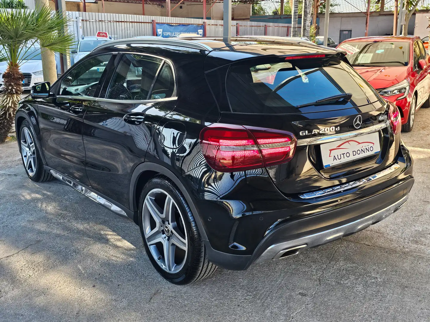 Mercedes-Benz GLA 200 GLA 200d Premium AMG 4matic automatic Zwart - 2