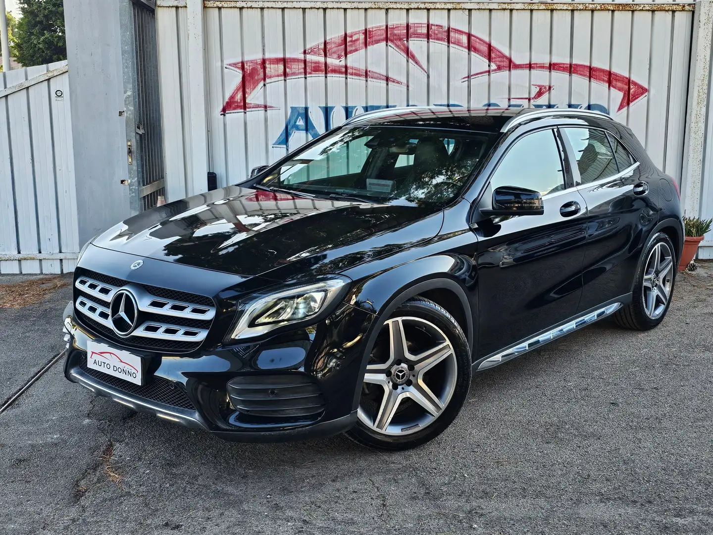 Mercedes-Benz GLA 200 GLA 200d Premium AMG 4matic automatic Zwart - 1