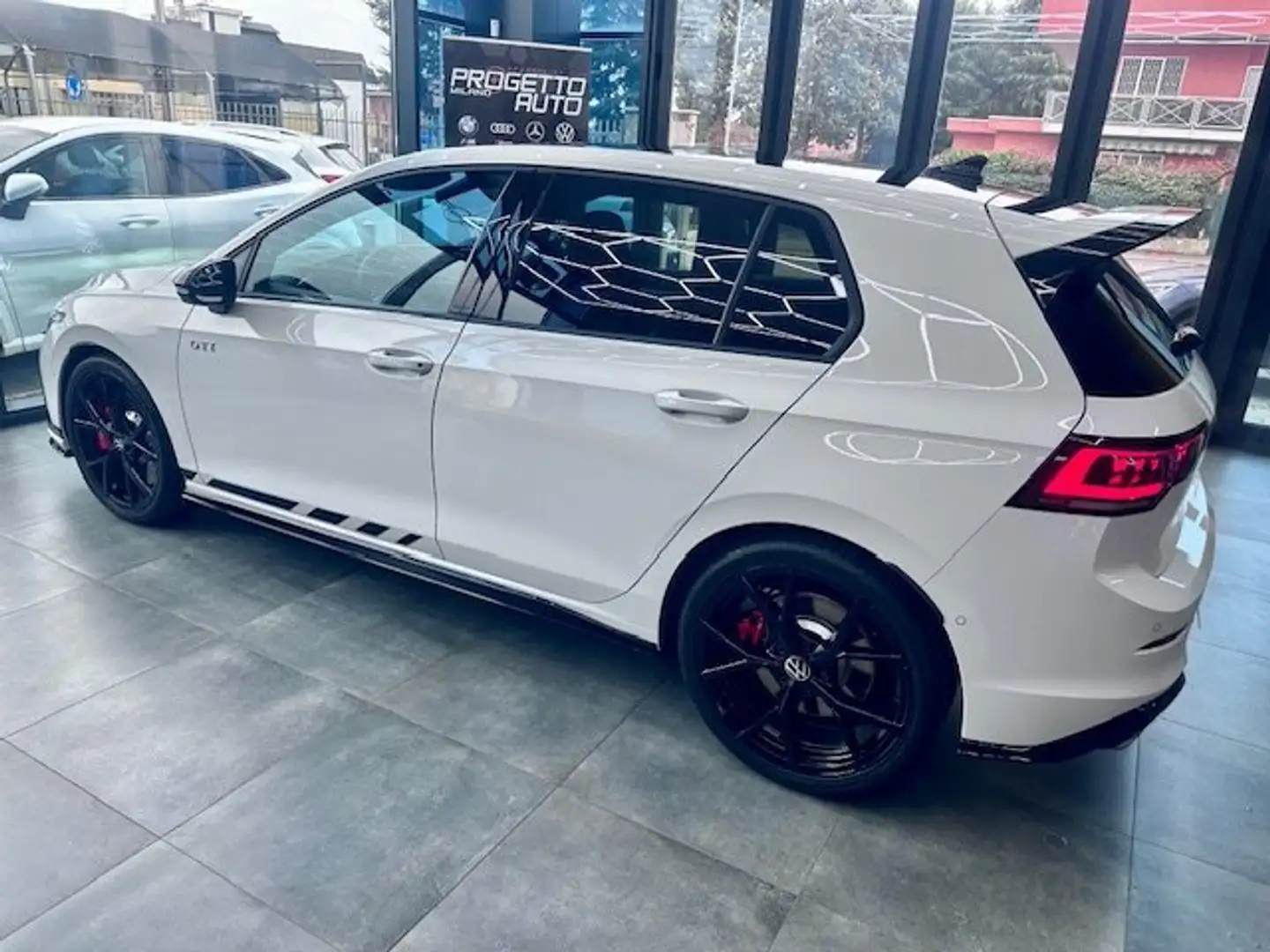Volkswagen Golf GTI 2.0 GOLF GTI CLUBSPORT 300CV DSG Bianco - 2
