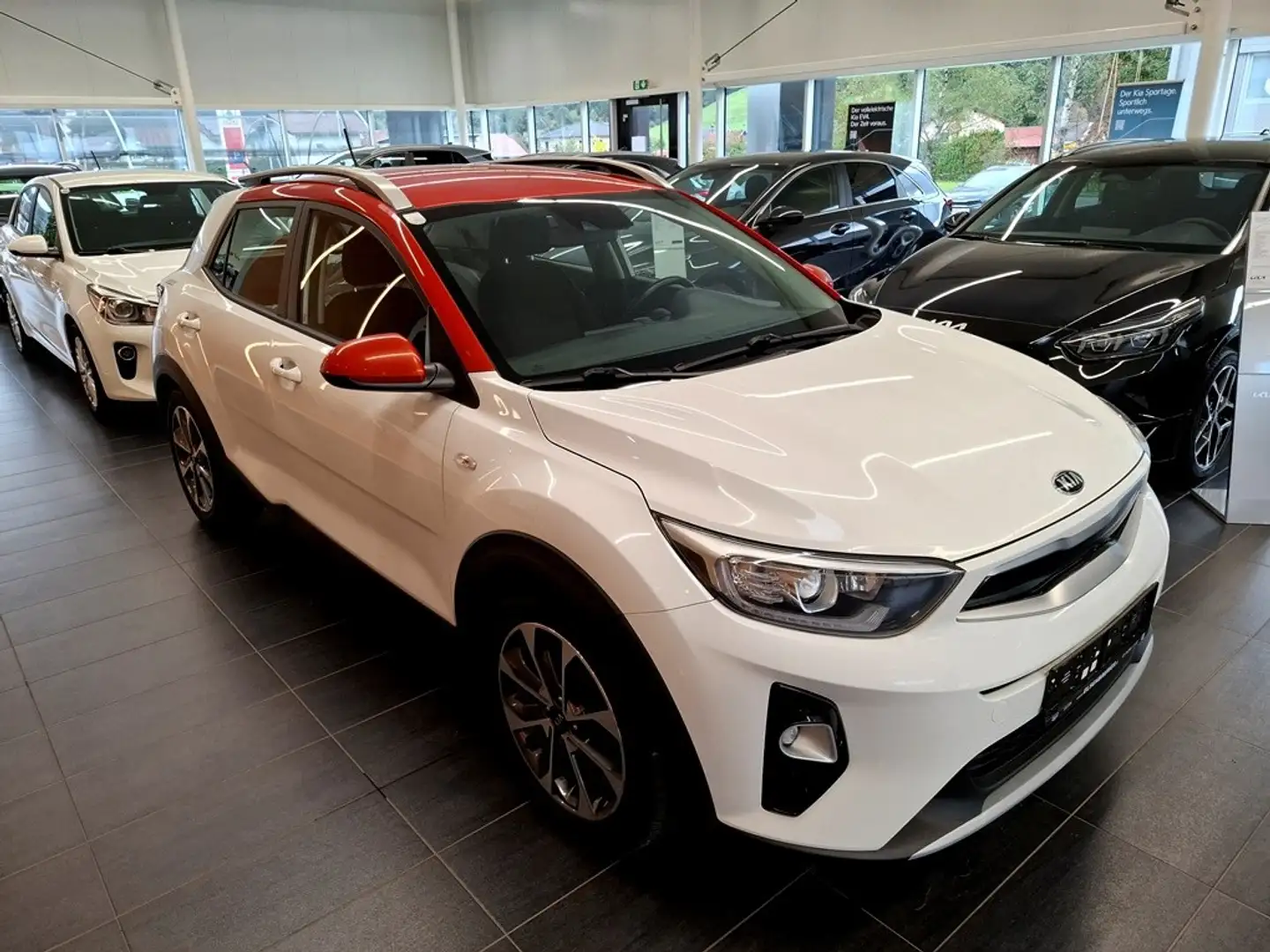 Kia Stonic 1,6 CRDI ISG Silber Bianco - 2