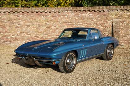 Corvette Stingray C2 Blue on Blue - "Nassau Blue Metallic over Brigh