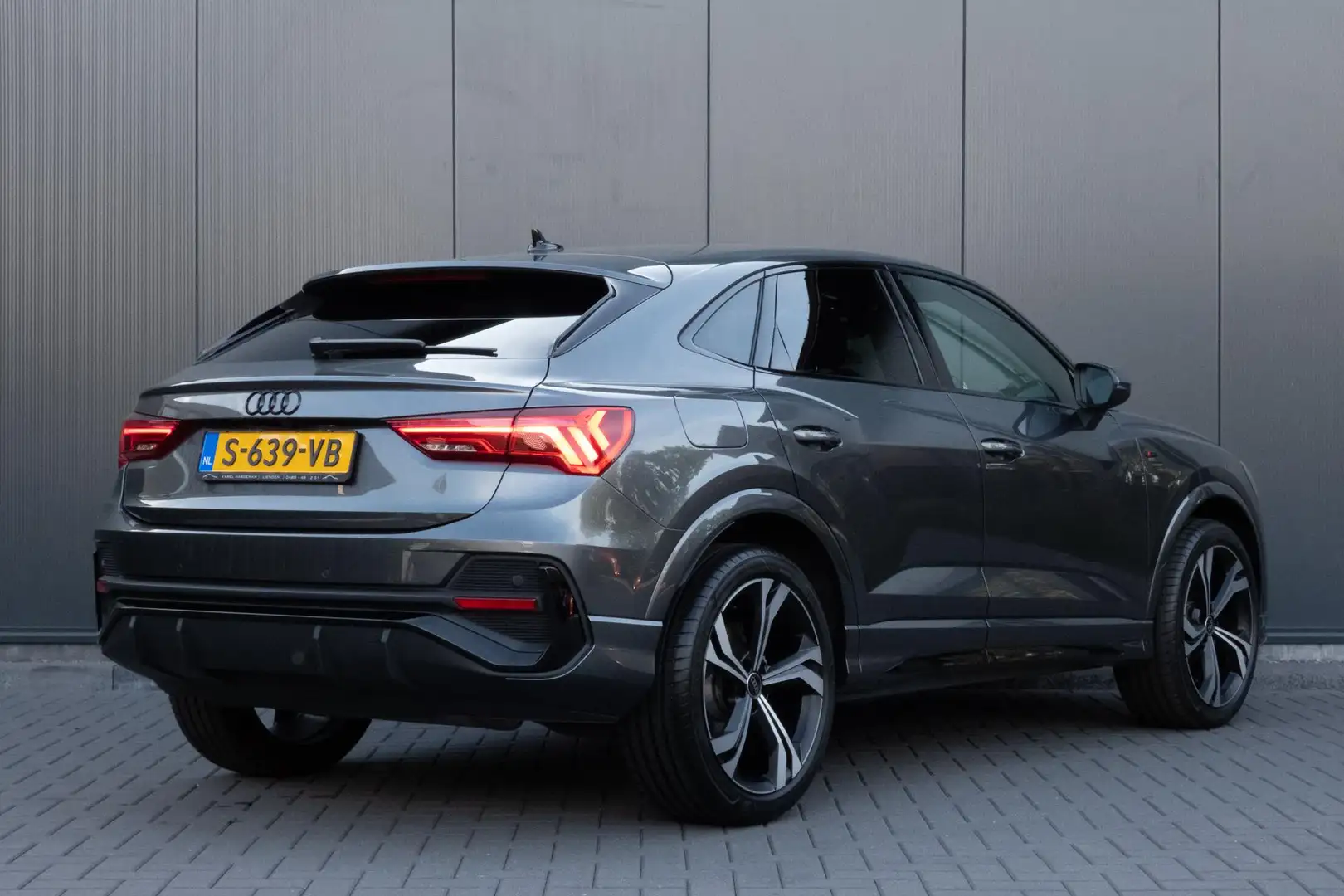 Audi Q3 Sportback 35 TFSI S Edition | S-LINE | TREKHAAK | Grijs - 2