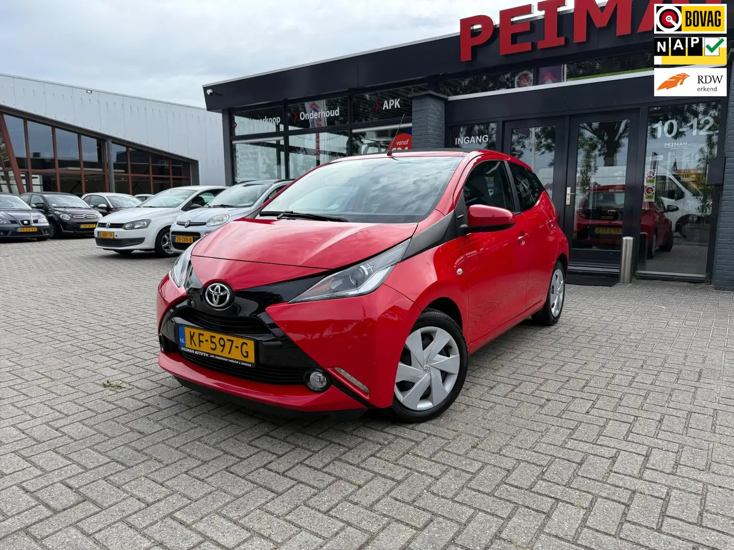 Toyota Aygo 1.0 VVT-i x-wave Rood - 1