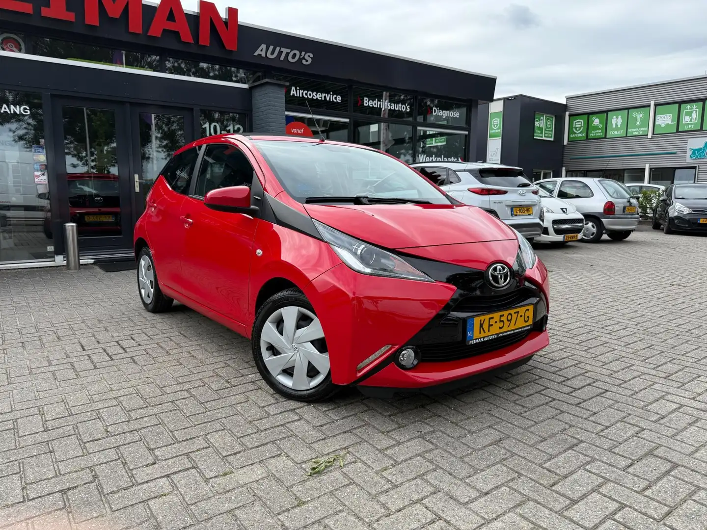 Toyota Aygo 1.0 VVT-i x-wave Rood - 2