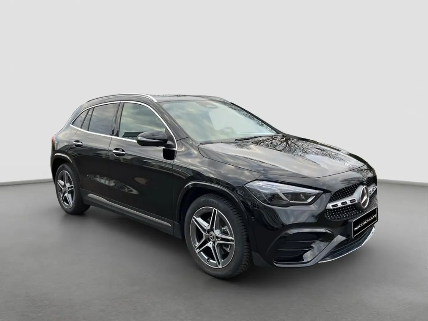 Mercedes-Benz GLA 200 AMG*AHK*DISTR*KEYLESS*MULTIB*KAMERA*NAVI Schwarz - 2