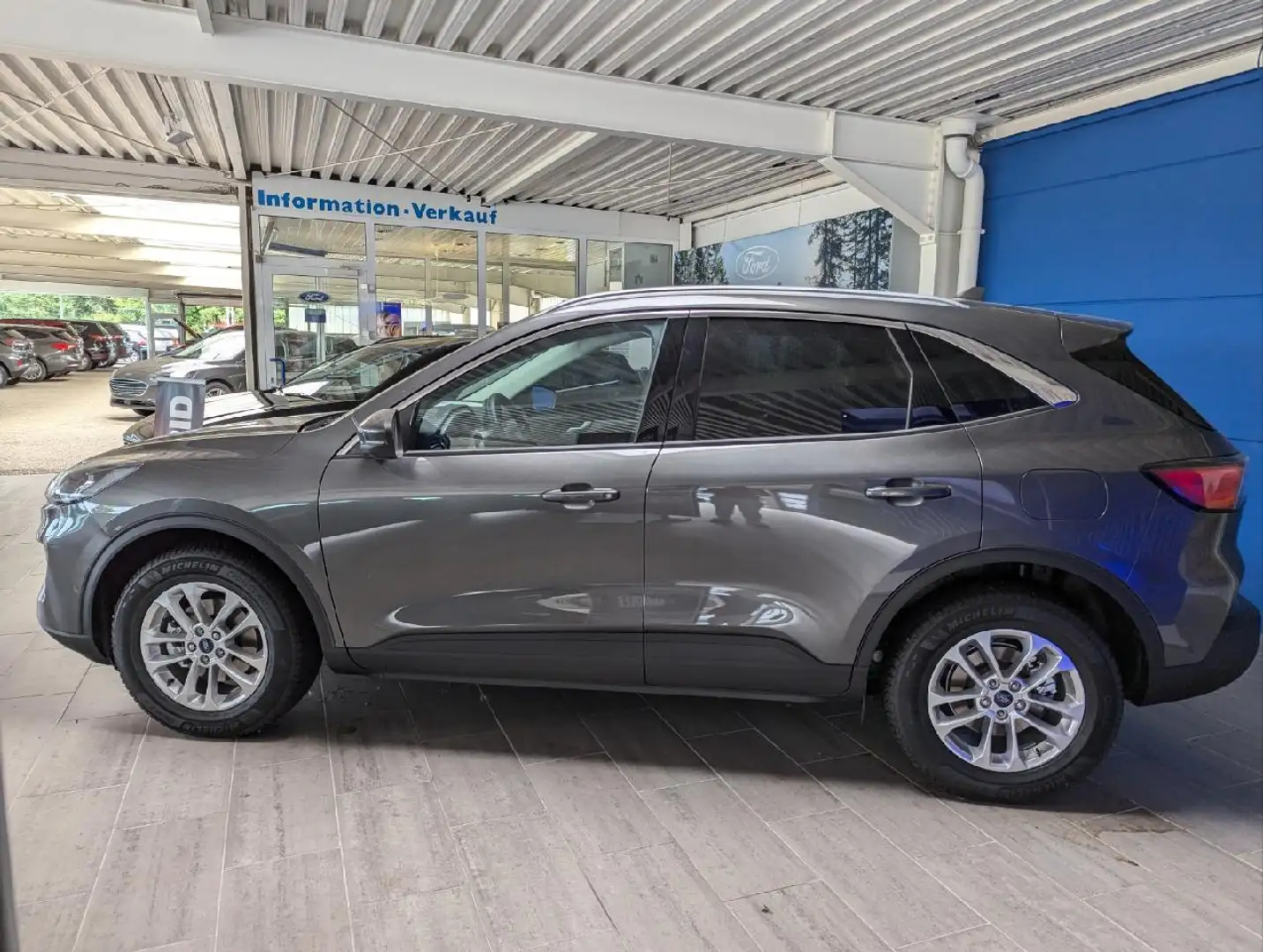 Ford Kuga Titanium Grau - 2