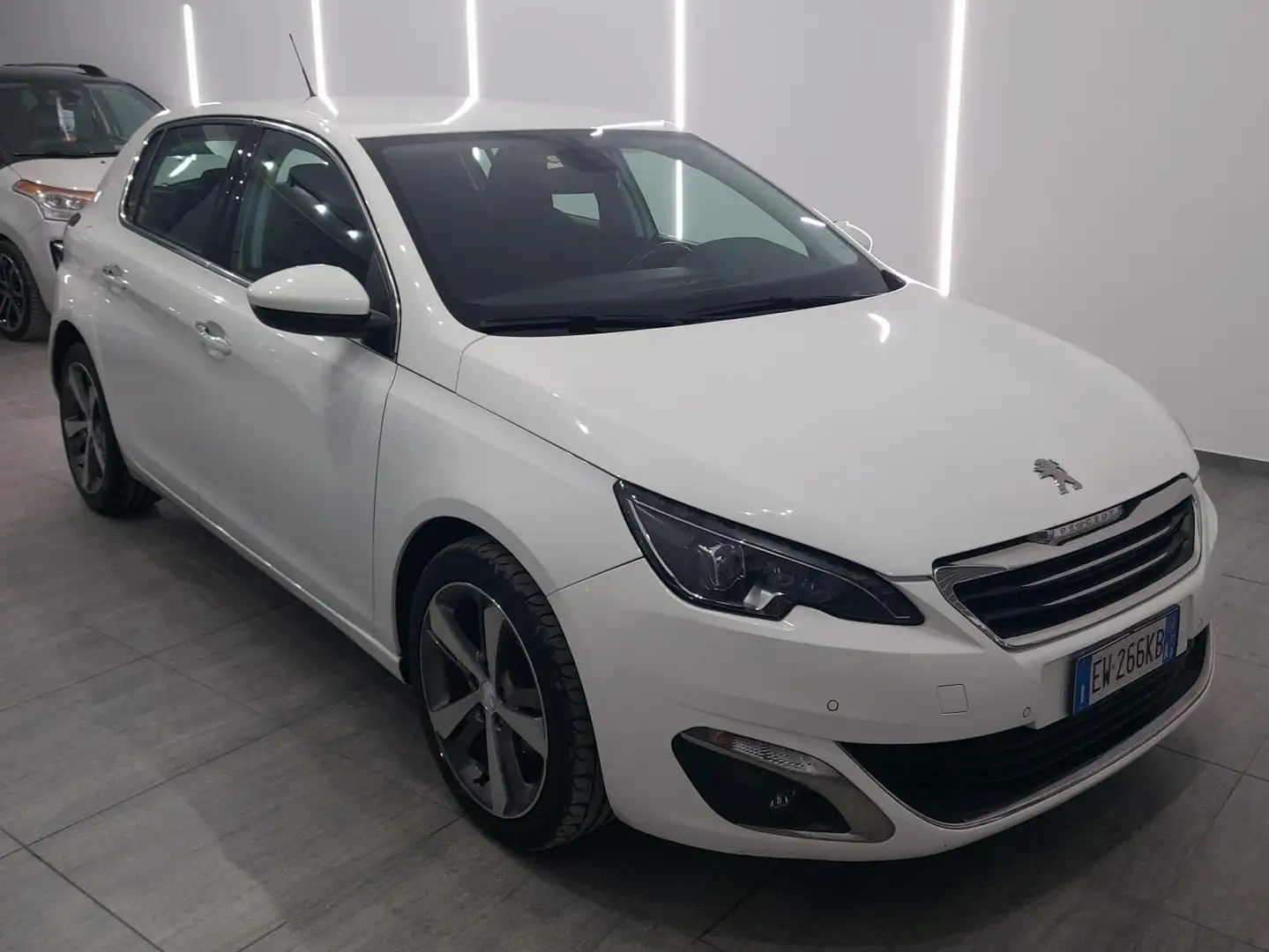 Peugeot 308 308 II 2013 5p 1.6 e-hdi 8v Allure s Blanc - 1