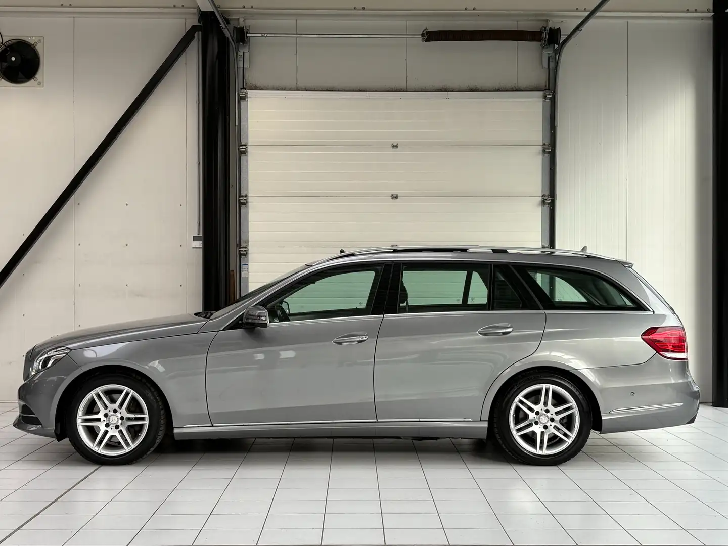 Mercedes-Benz E 250 E 250 CDI *4MATIC*XENON*TOIT*CUIR*GPS*PDC*JANTE* Gris - 2