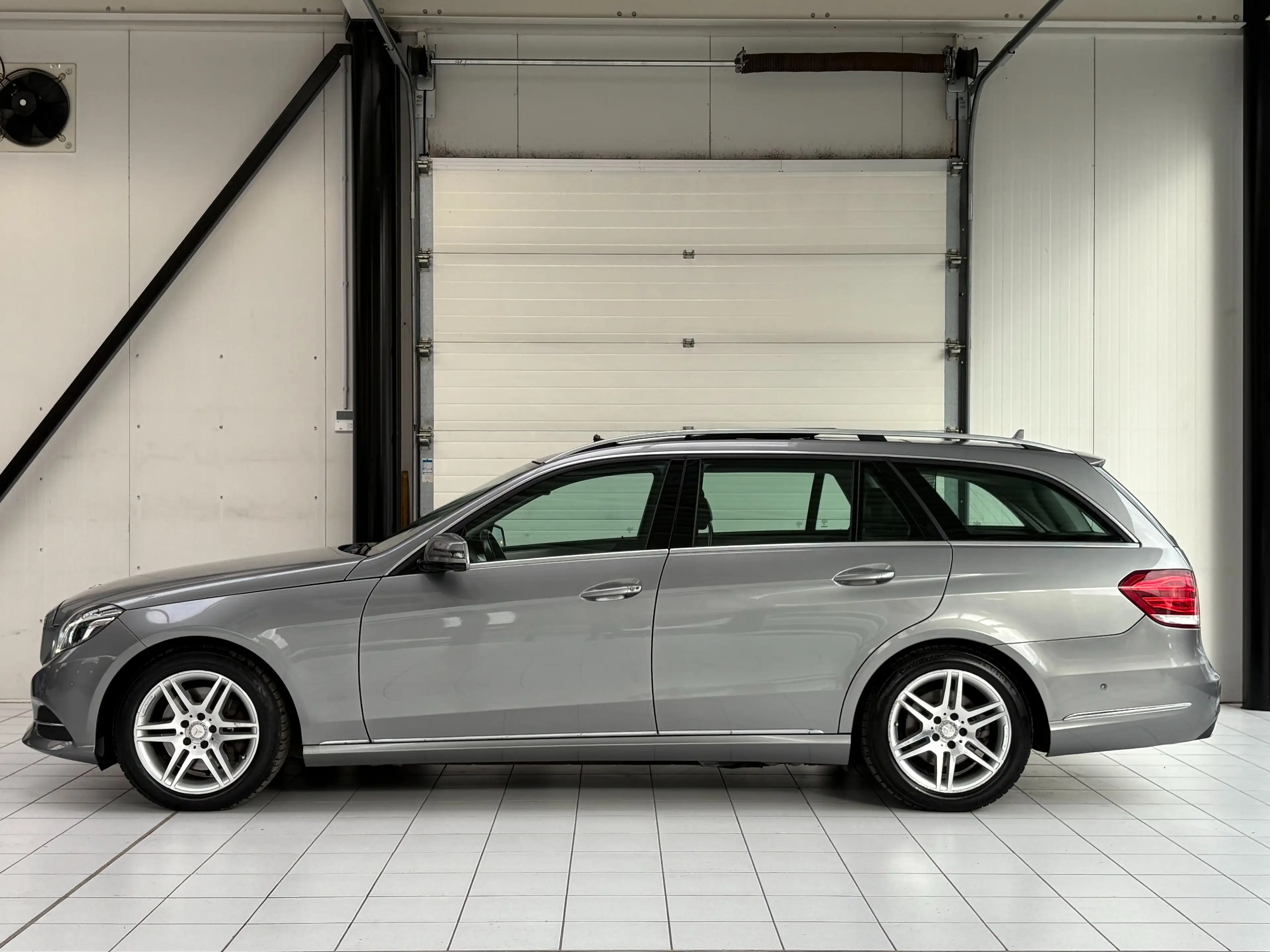 Mercedes-Benz E 250 E 250 CDI *4MATIC*XENON*TOIT*CUIR*GPS*PDC*JANTE* — photo 2