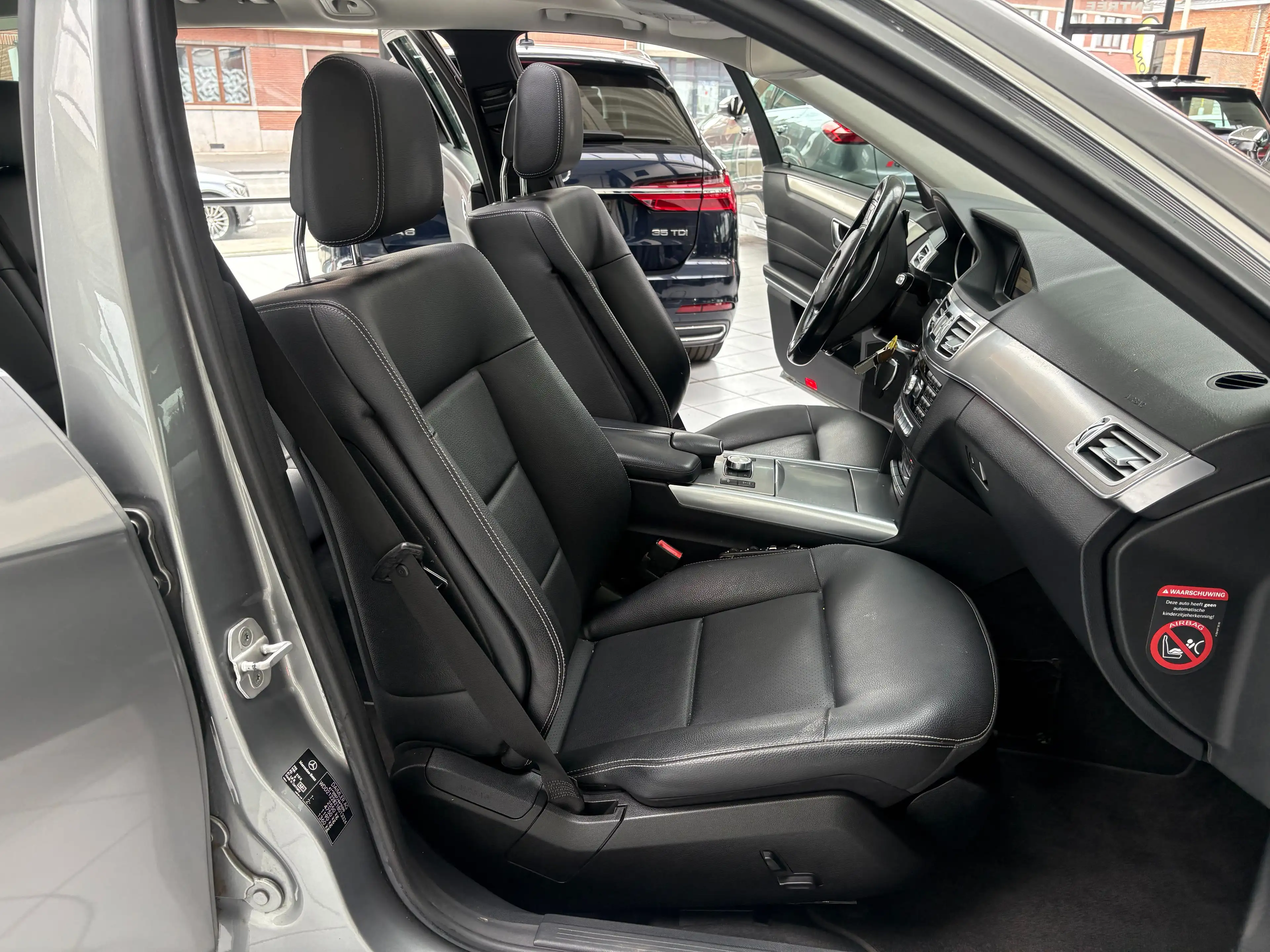 Mercedes-Benz E 250 E 250 CDI *4MATIC*XENON*TOIT*CUIR*GPS*PDC*JANTE* — photo 12