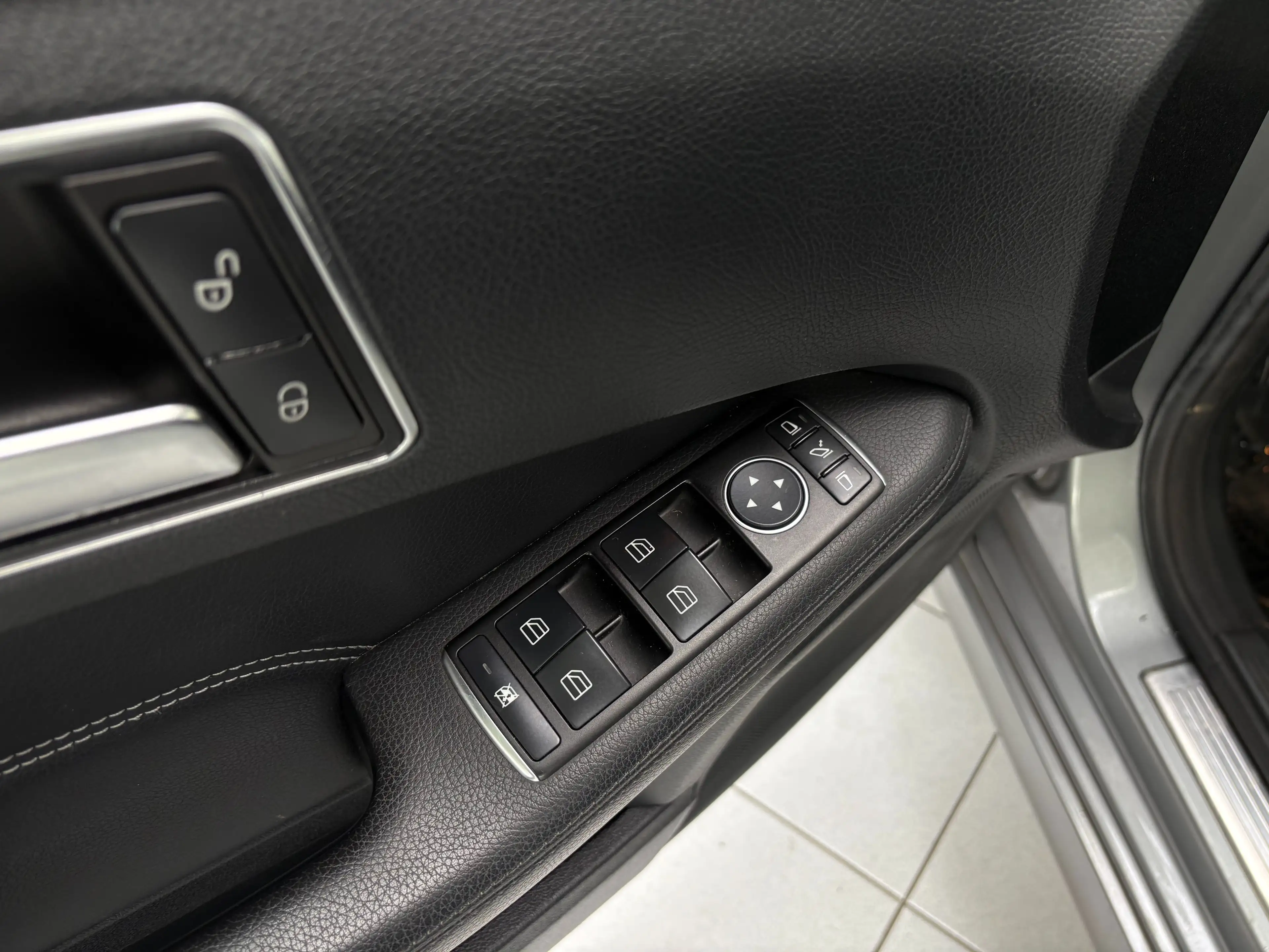 Mercedes-Benz E 250 E 250 CDI *4MATIC*XENON*TOIT*CUIR*GPS*PDC*JANTE* — photo 15