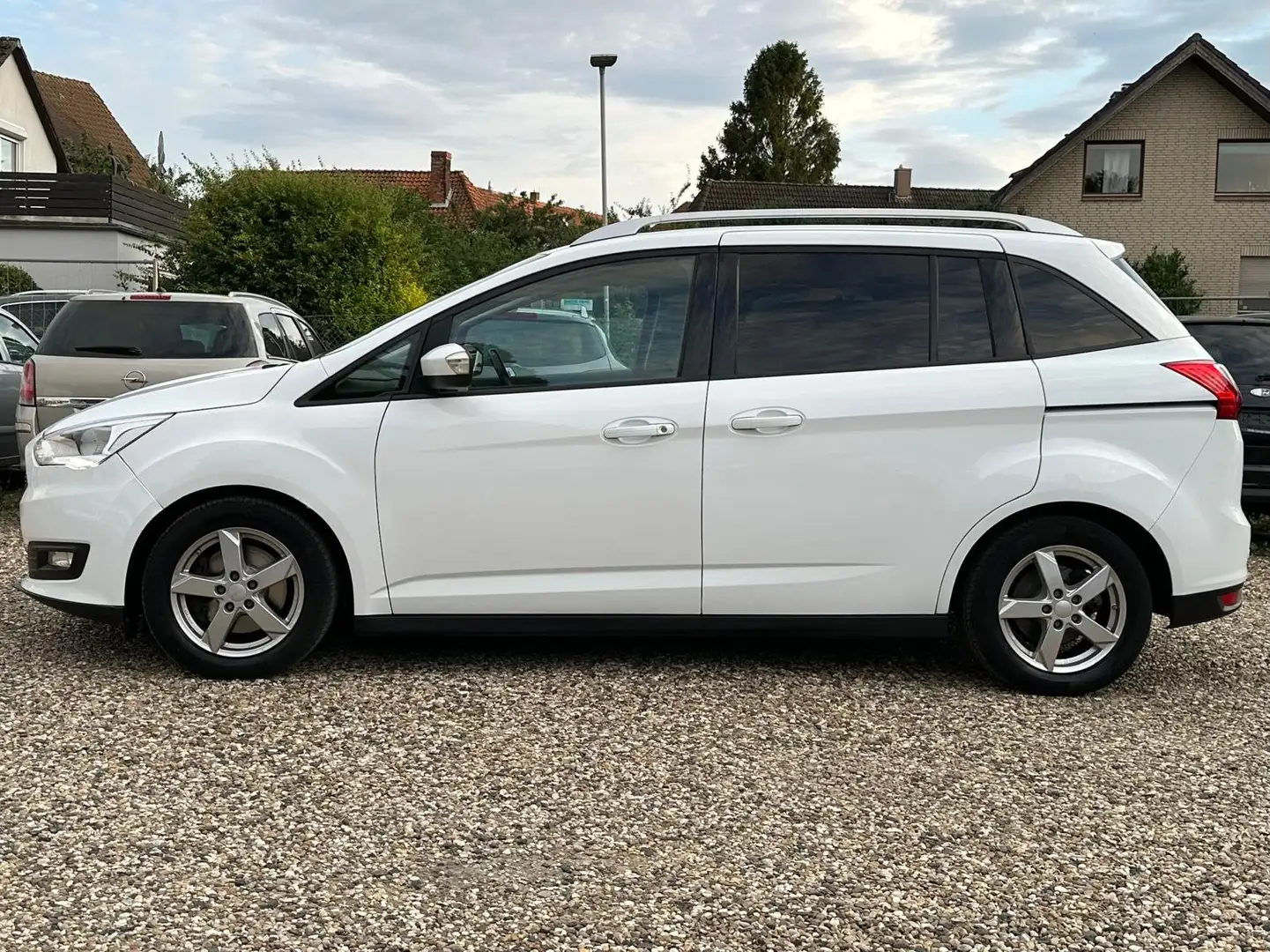 Ford Grand C-Max Cool Navi 7Sitzer Klima PDC LED SHZ R.Kamera Euro6 White - 2
