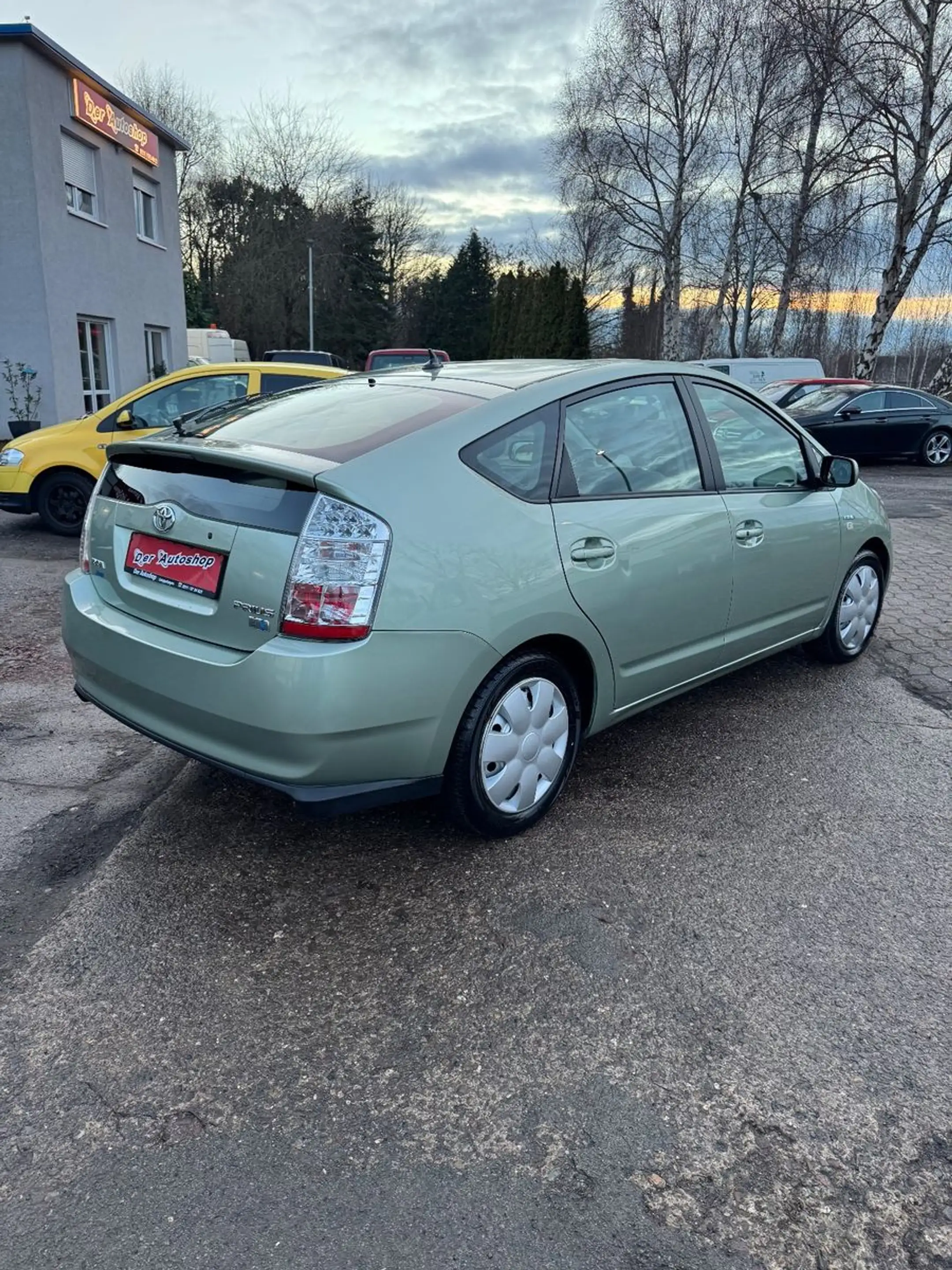 Toyota Prius Sol — photo 5