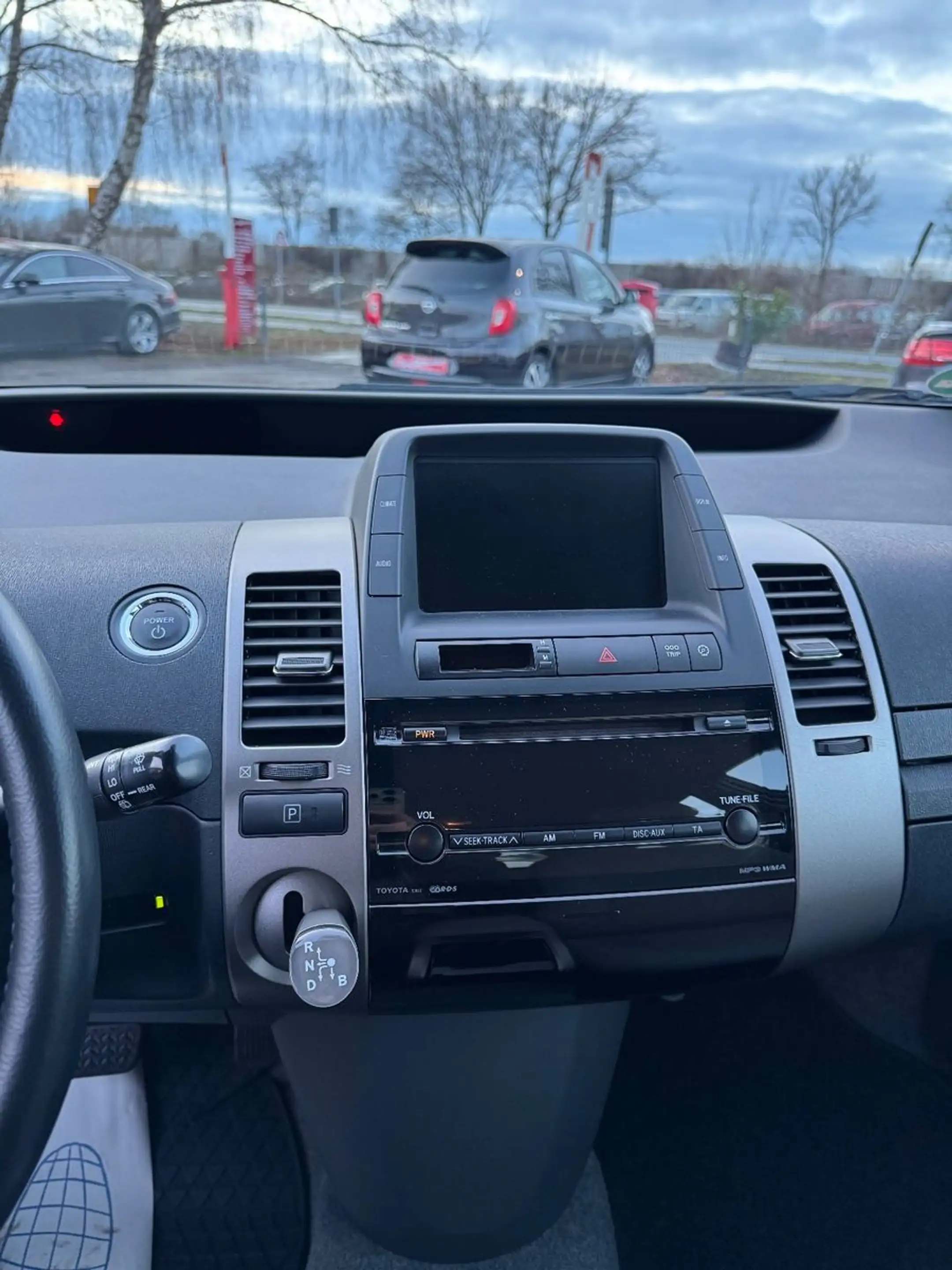 Toyota Prius Sol — photo 11