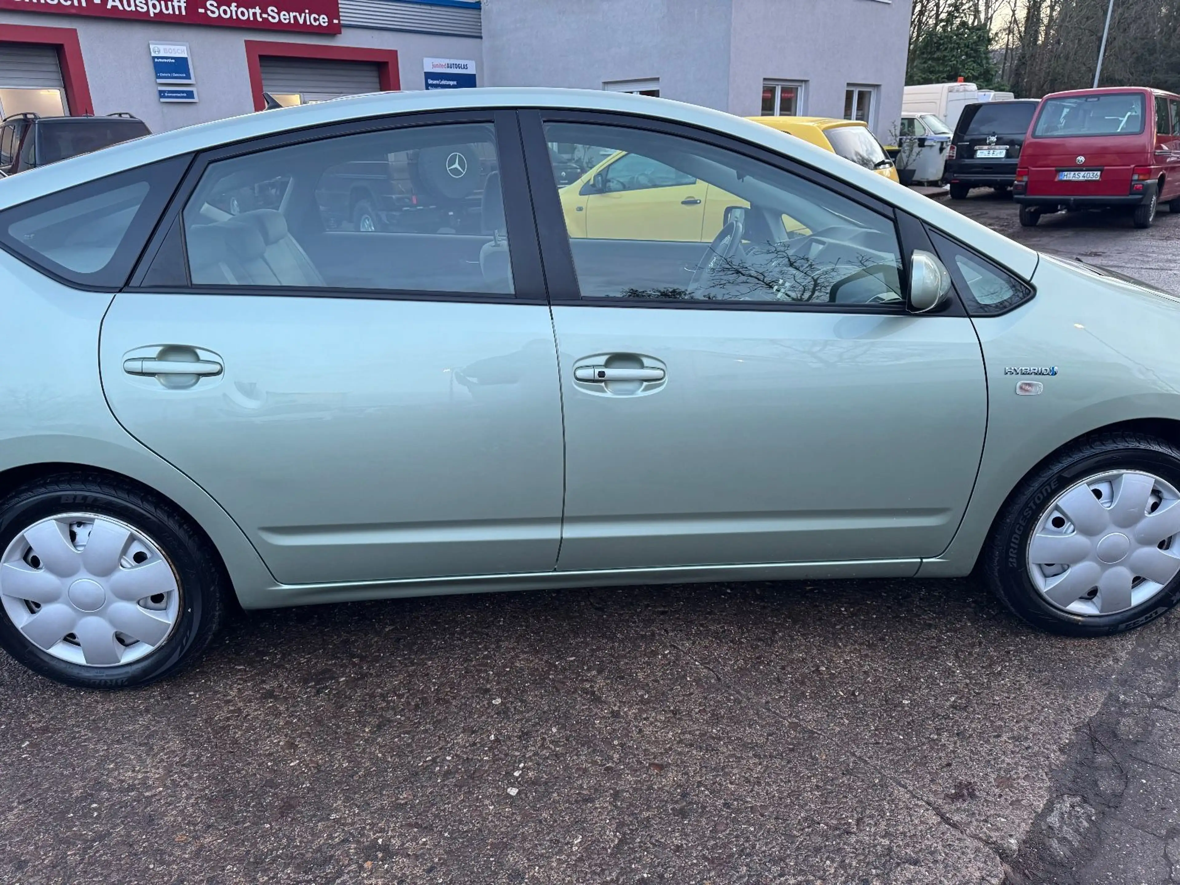 Toyota Prius Sol — photo 6