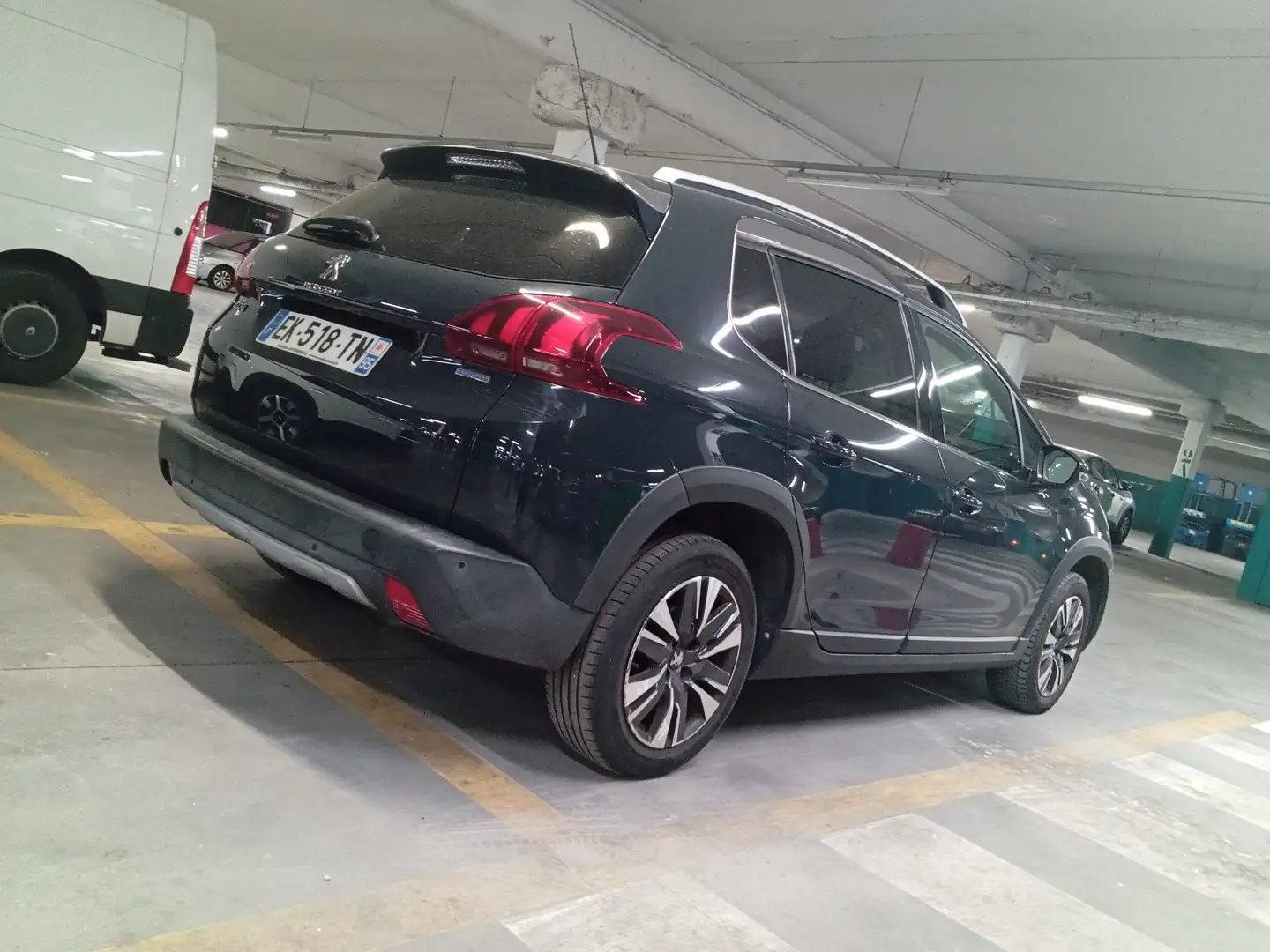 Peugeot 2008 1.2 PureTech 110ch S&S BVM5 Allure Noir - 2