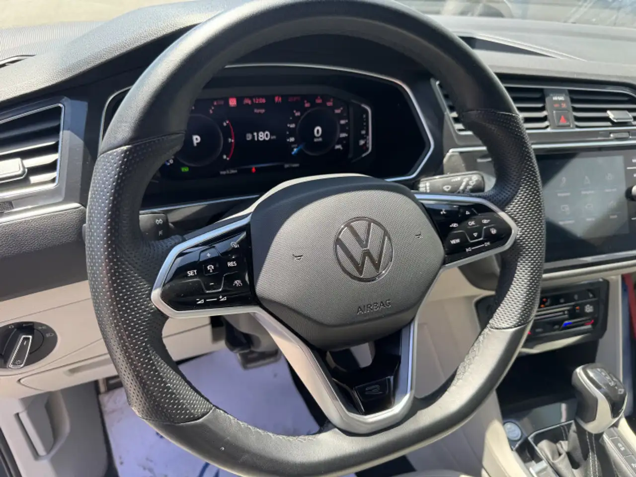 Volkswagen Tiguan снимка Volkswagen Tiguan