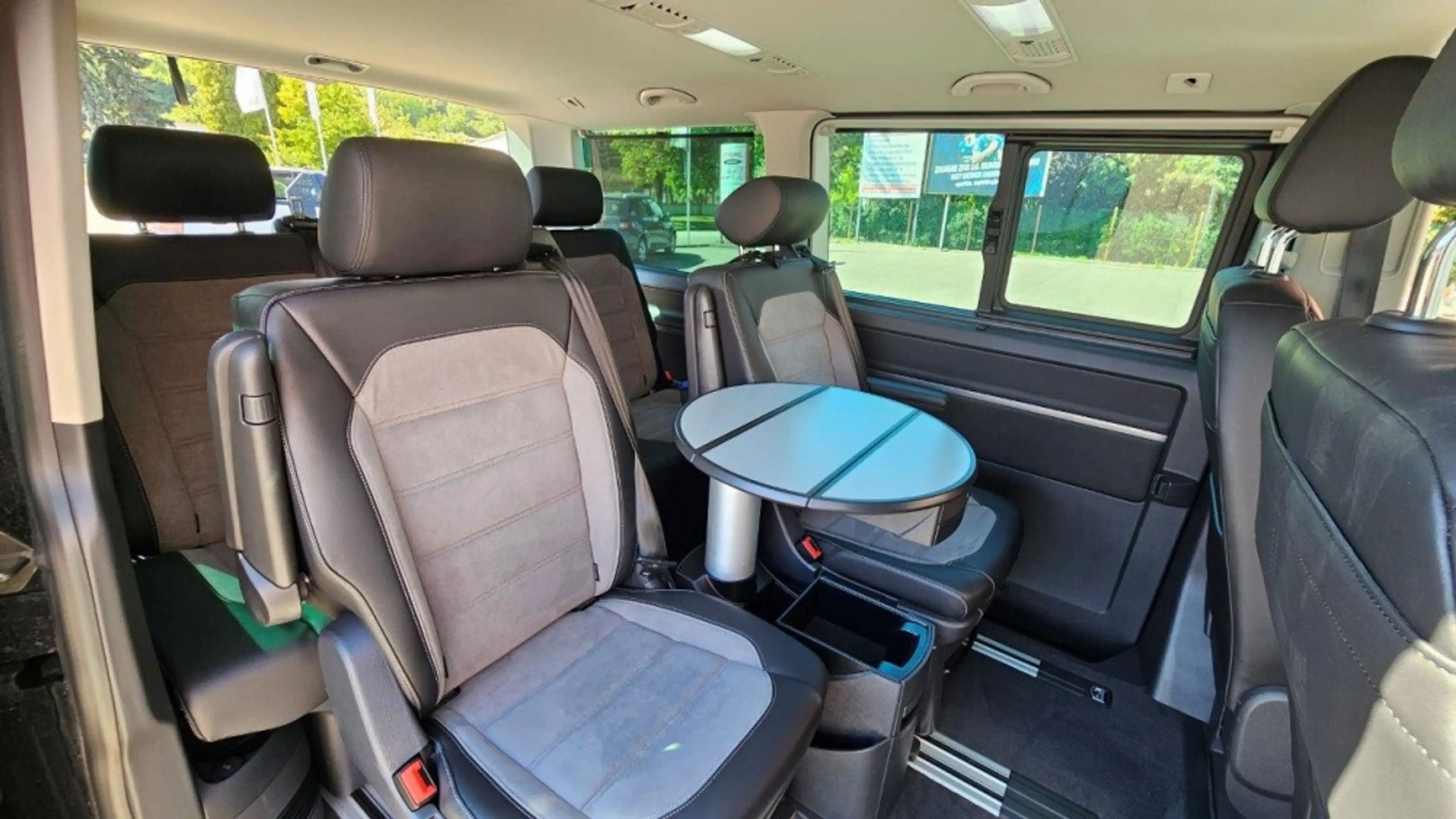 Volkswagen T6.1 Multivan 2,0 TDI 204PS DSG Highline — photo 3
