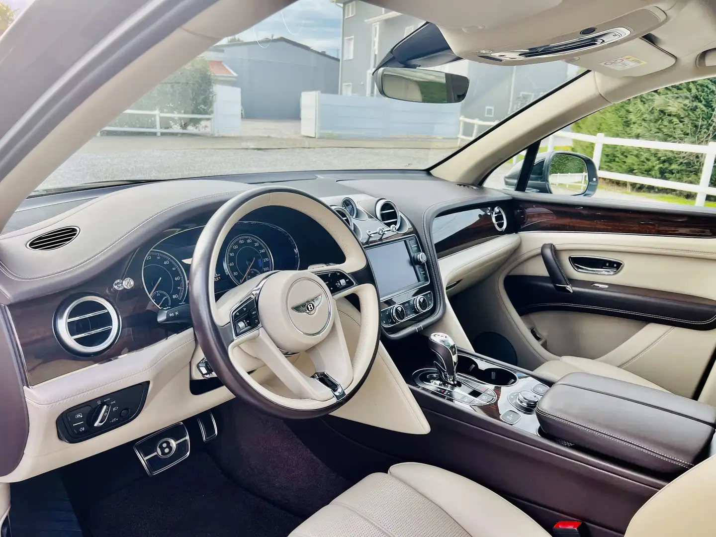 Bentley Bentayga 3.0 V6 phev auto Pari al nuovo 1 proprietario - 1