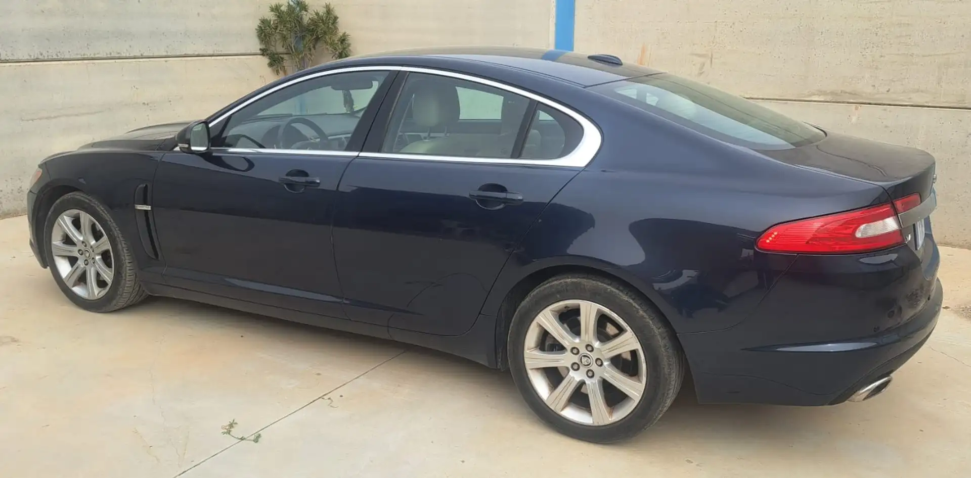 Jaguar XF XF 3.0 V6 Diesel Premium Luxury Azul - 2