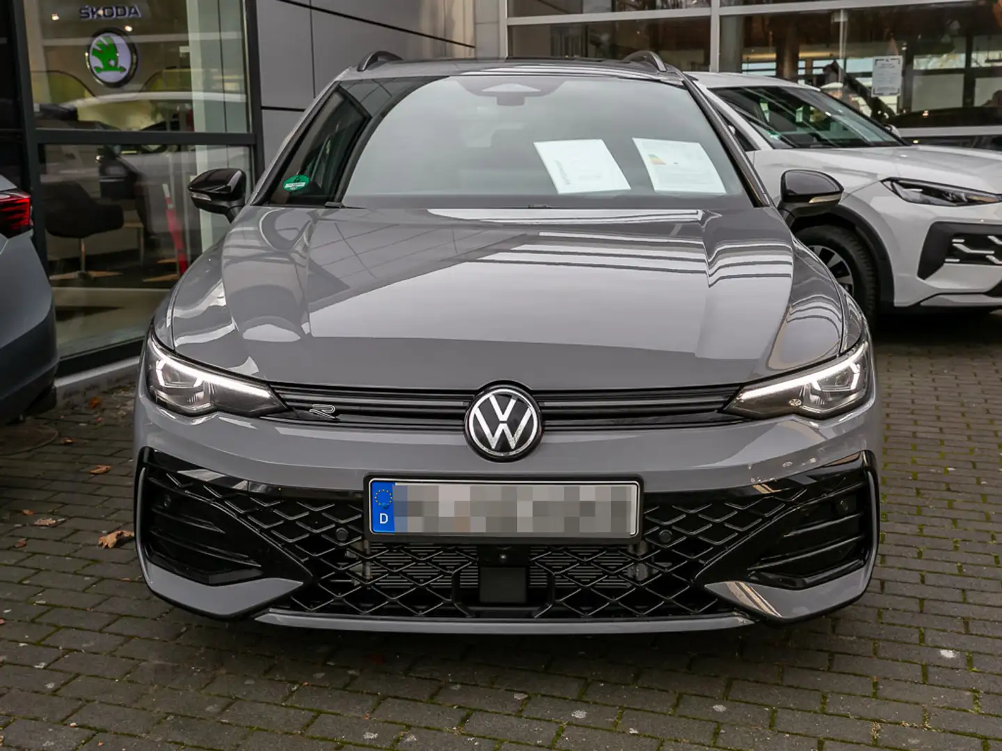 Volkswagen Golf VIII Variant 2.0 TSI 4M R-Line DSG PANO DCC Grau - 2