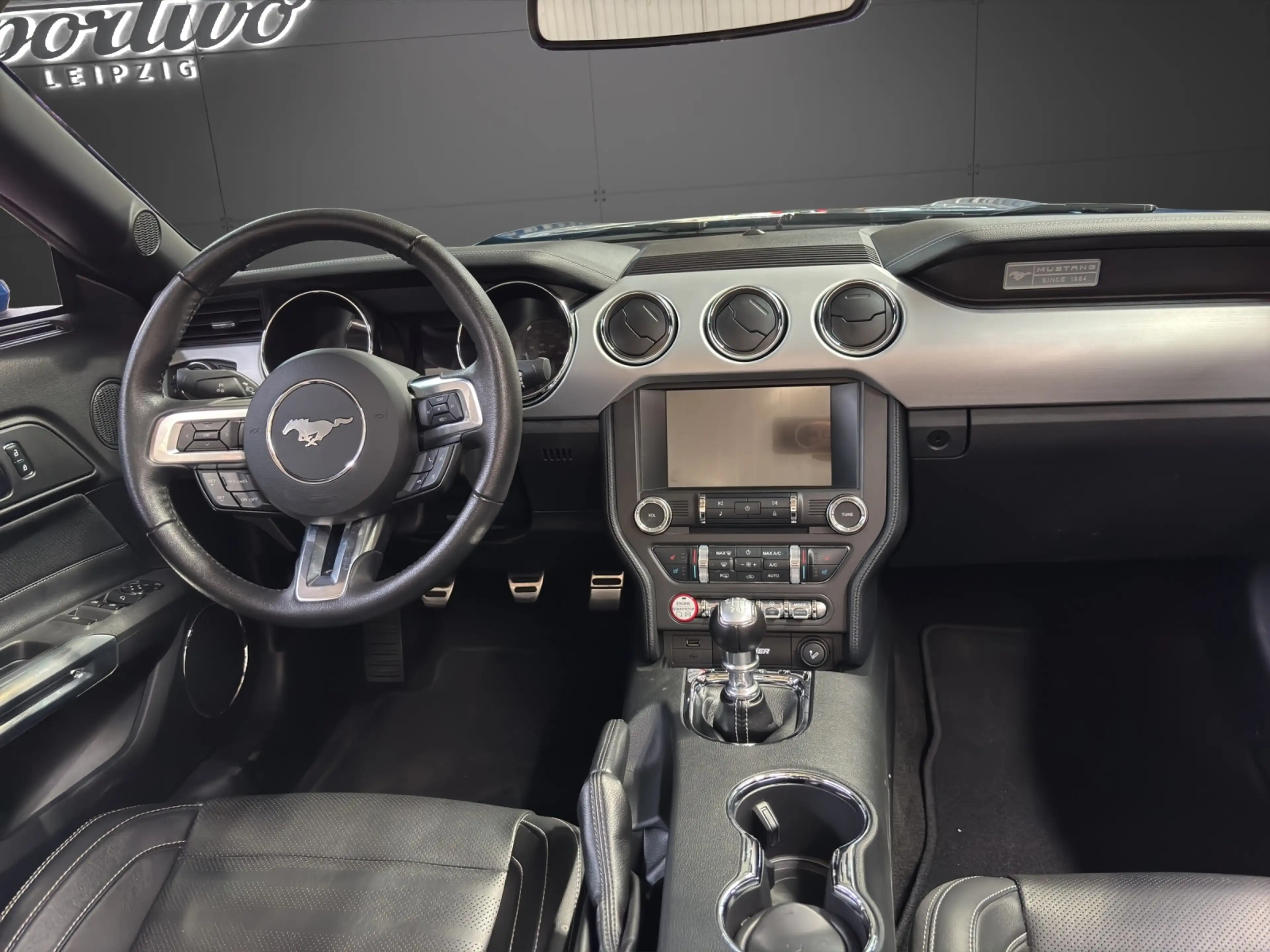 Ford Mustang GT Convertible — photo 12