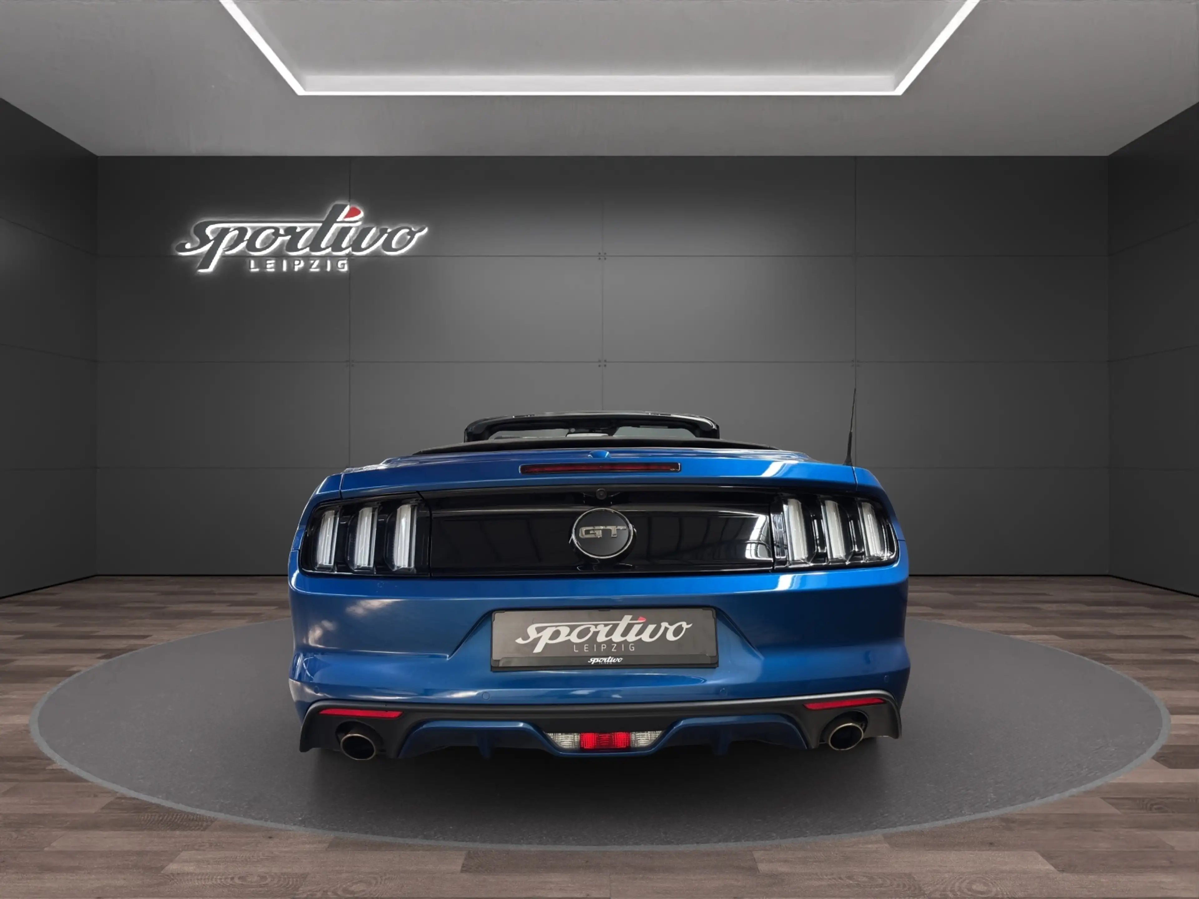 Ford Mustang GT Convertible — photo 5