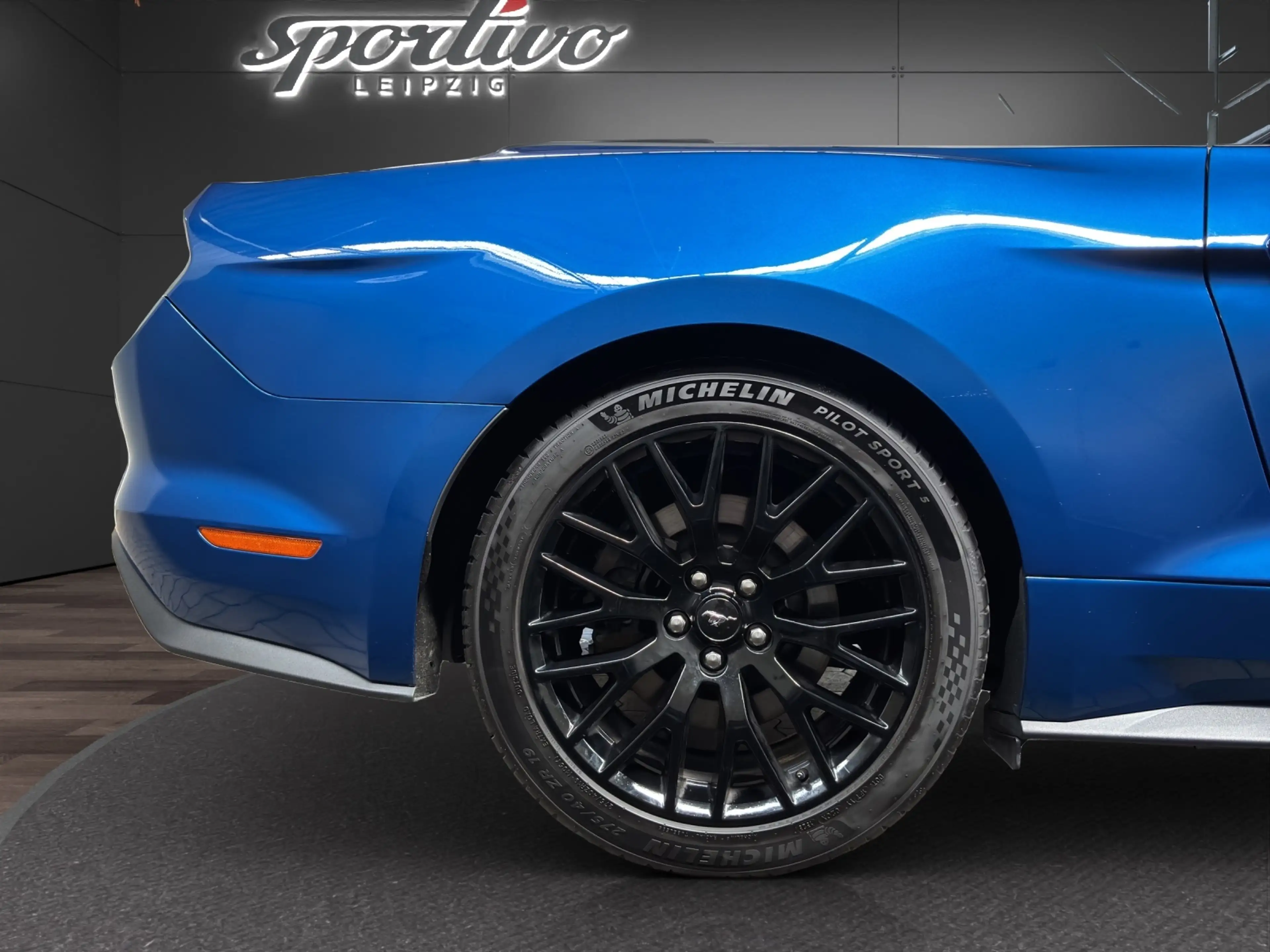 Ford Mustang GT Convertible — photo 14