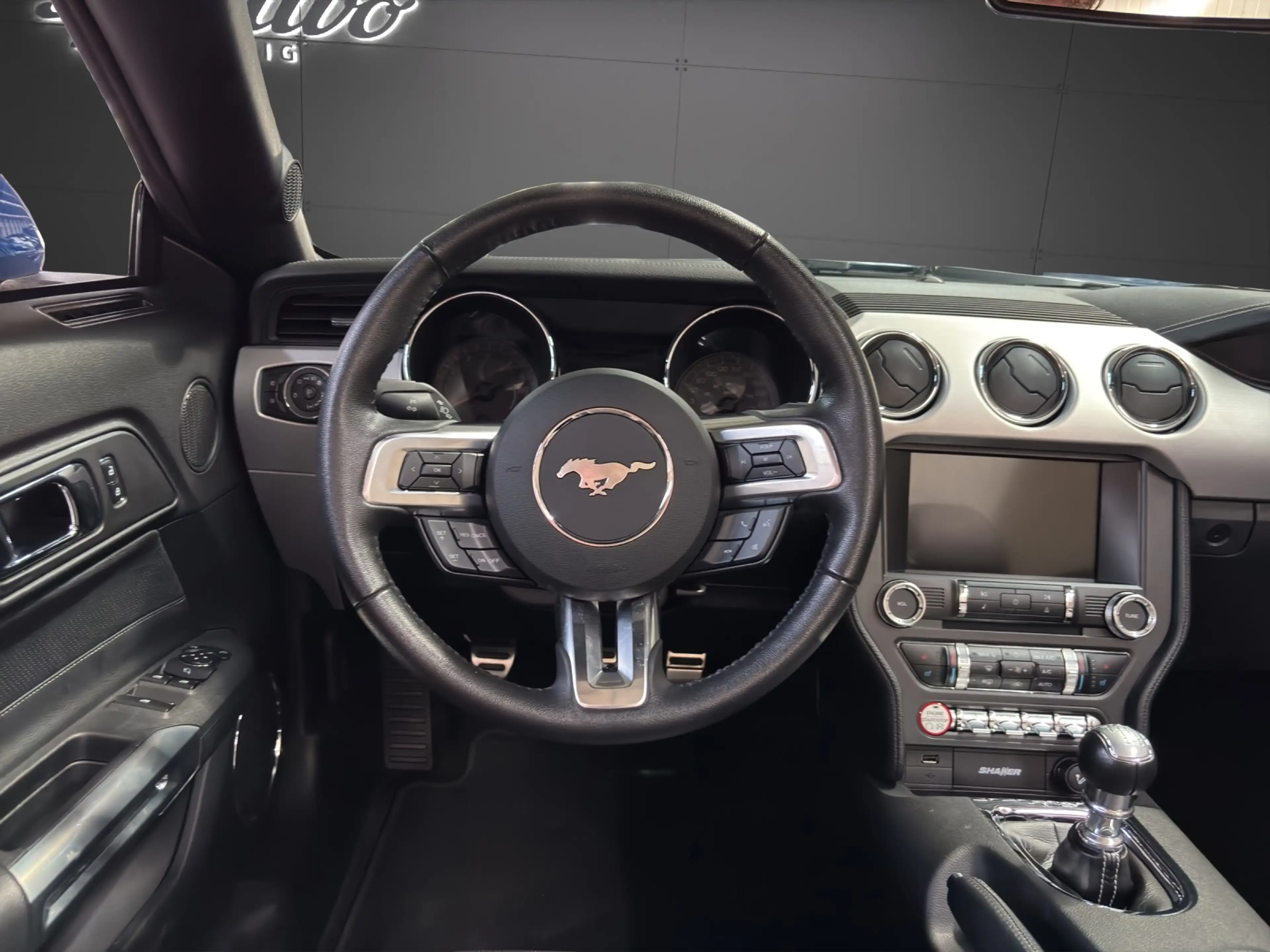 Ford Mustang GT Convertible — photo 9