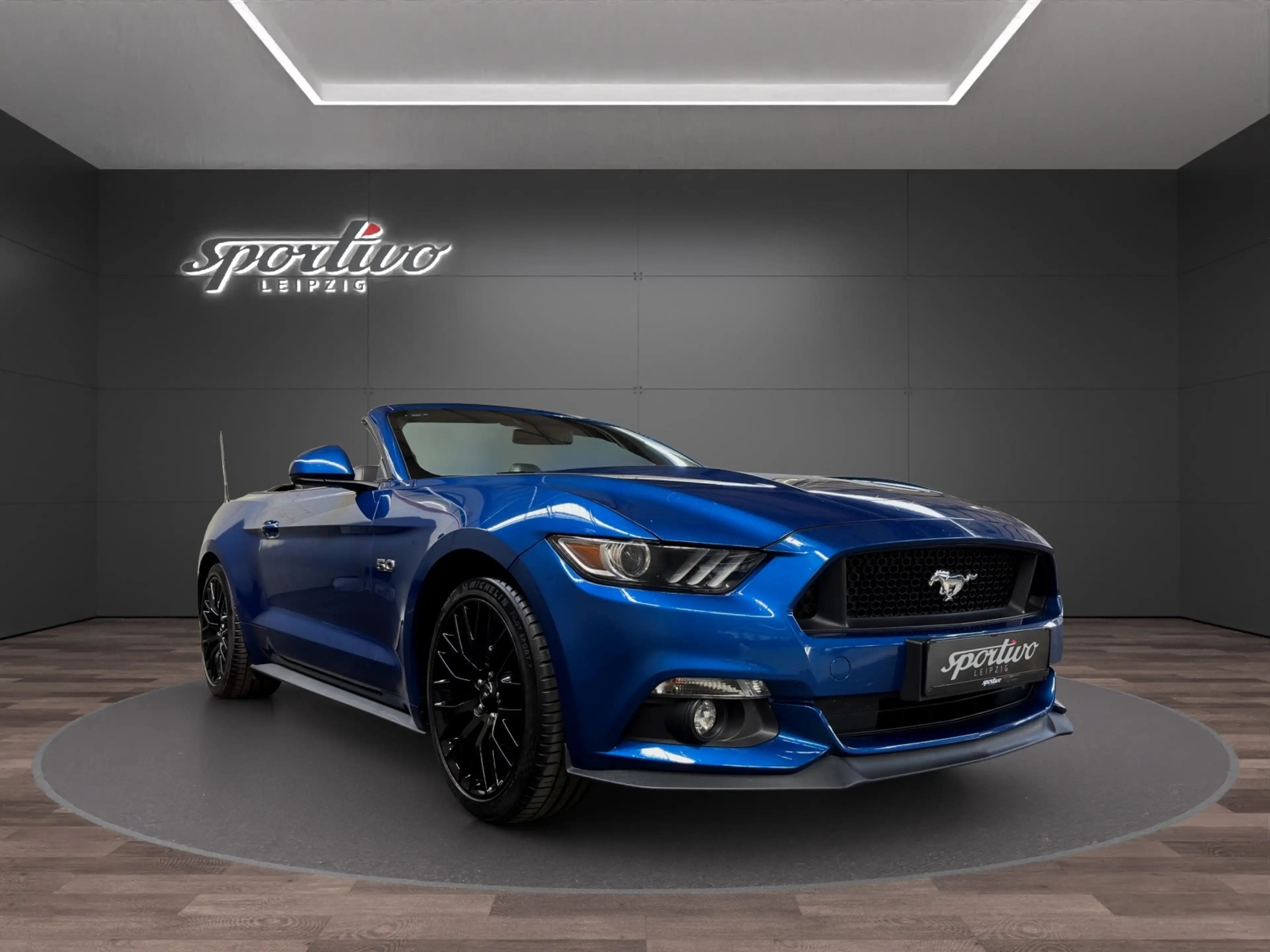 Ford Mustang GT Convertible — photo 7