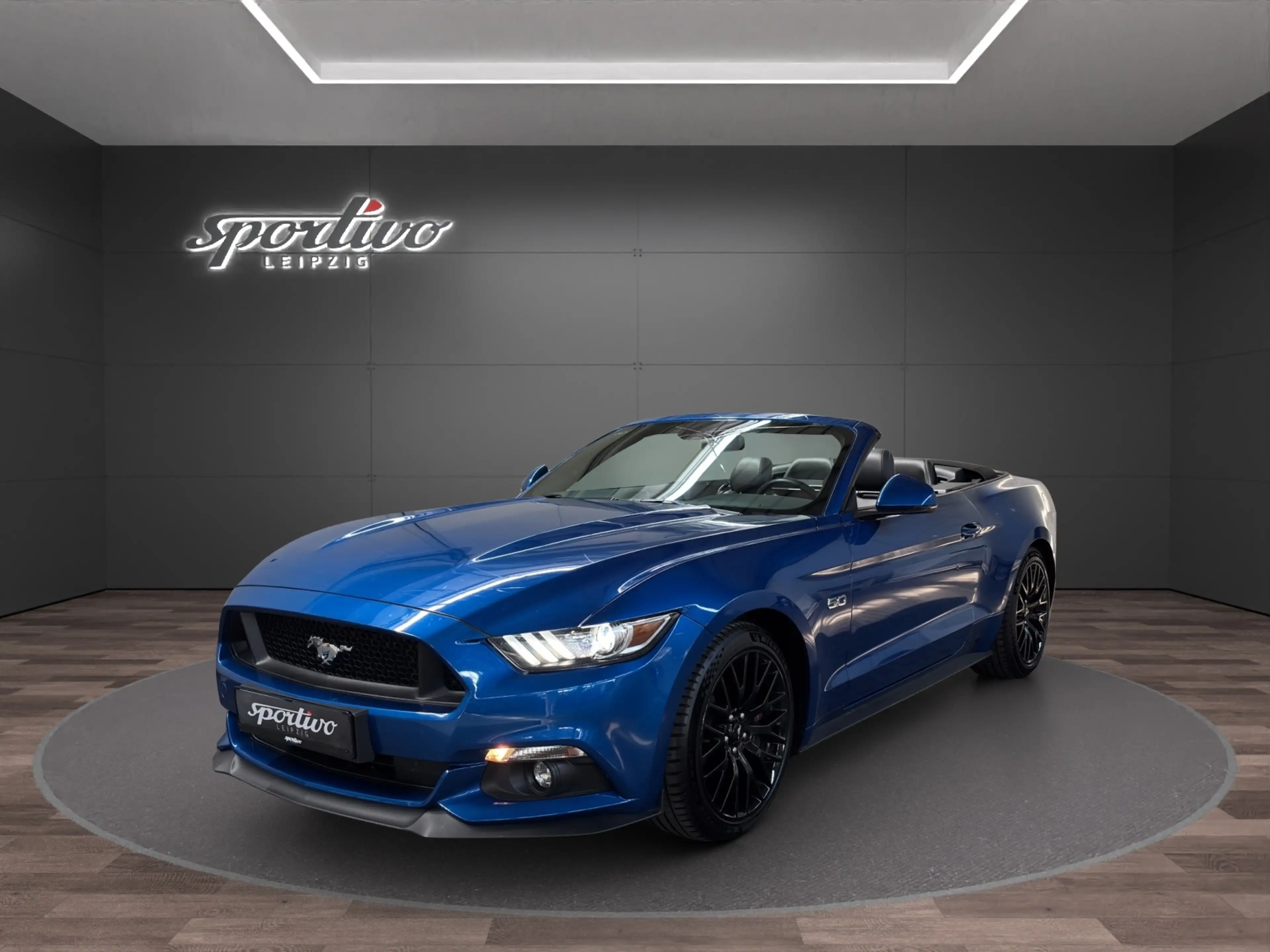 Ford Mustang GT Convertible — photo 2