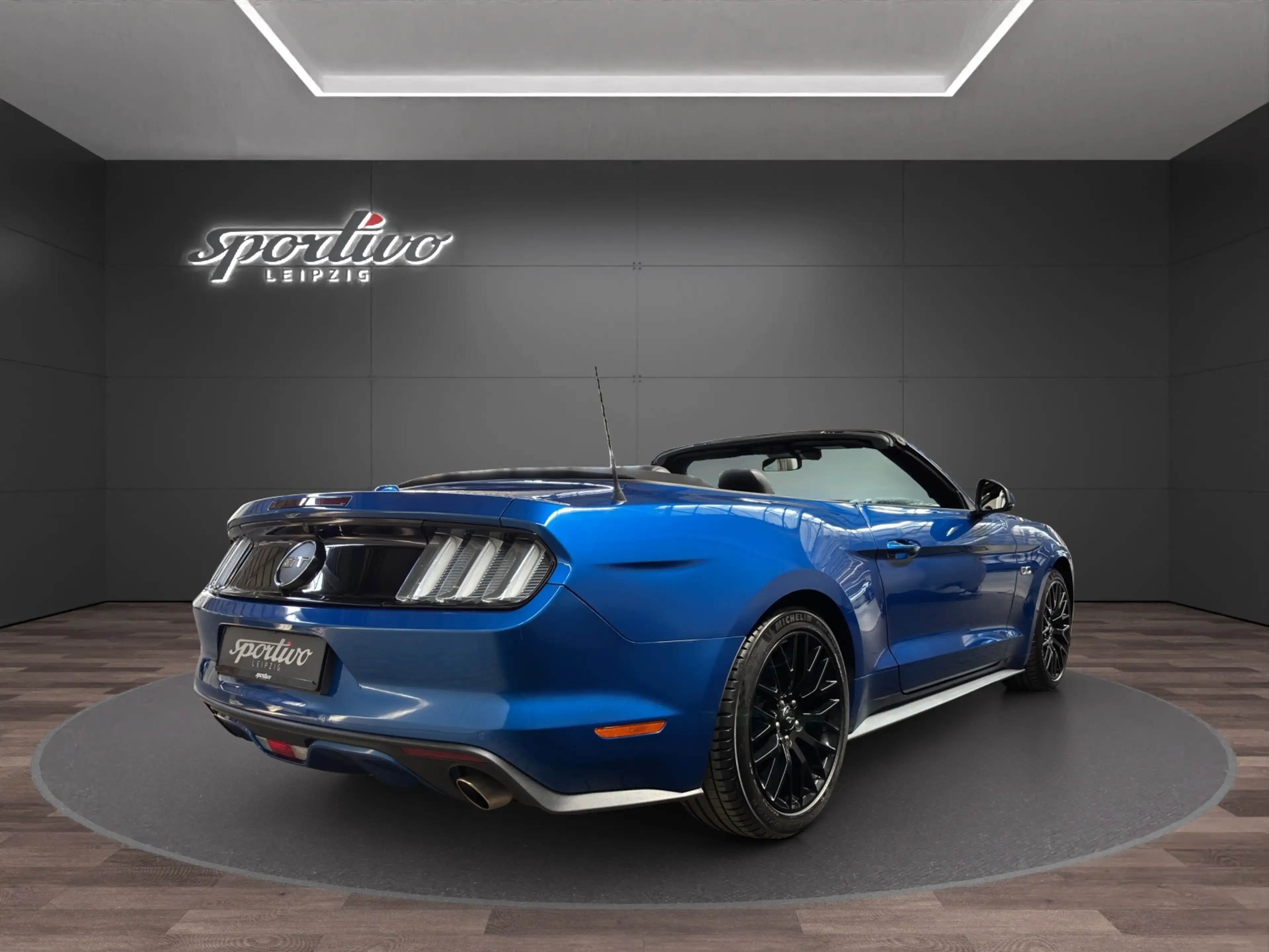 Ford Mustang GT Convertible — photo 6