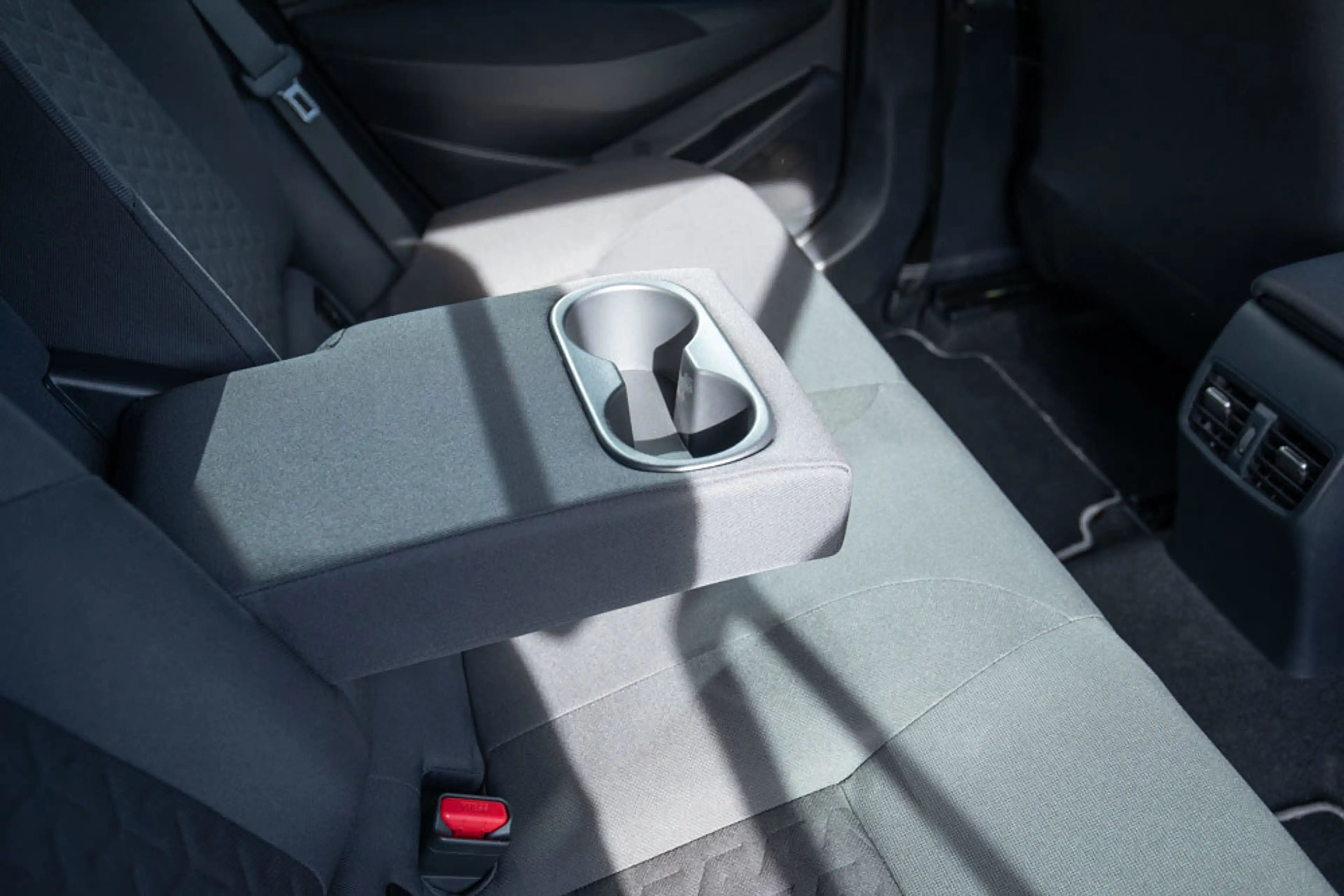 Toyota Corolla Touring Sports 1.8 Hybrid Business Plus Tech | Dod — photo 22