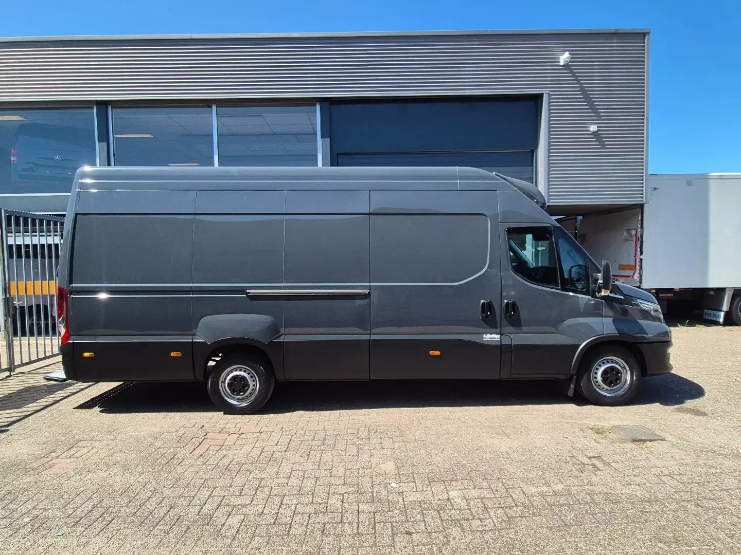 Iveco Daily 35S18 L4H3/ Fleischwagen/ Meattransport/ TK C 450 siva - 2