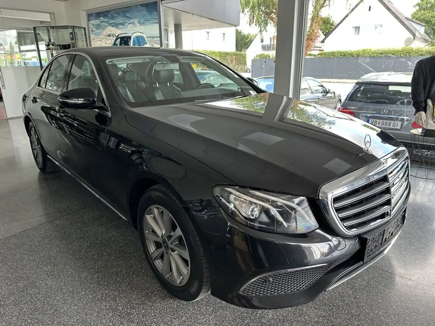 Mercedes-Benz 220 E d Exclusive Schwarz - 2