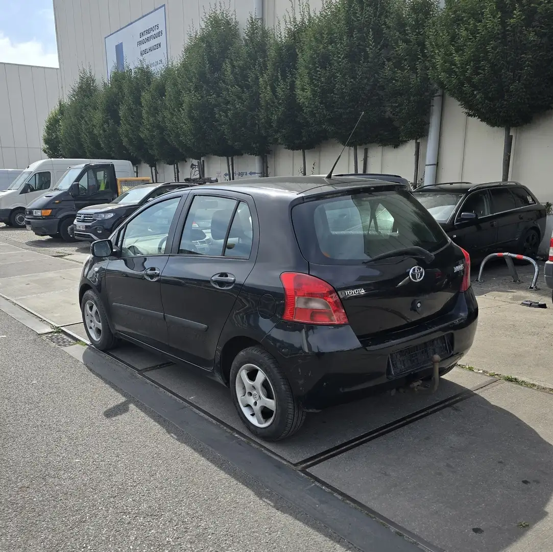 Toyota Yaris 1.3i VVT-i 16v    Automatique EXPORT - 2